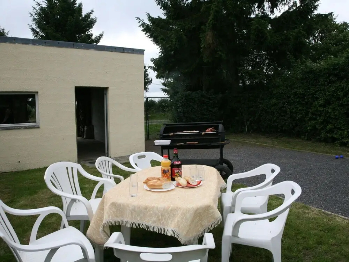 Charming Country Cottage in Winenne with Garden