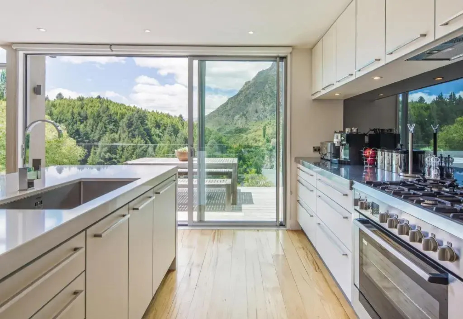 Riverview Retreat Holiday Home By Majordomo