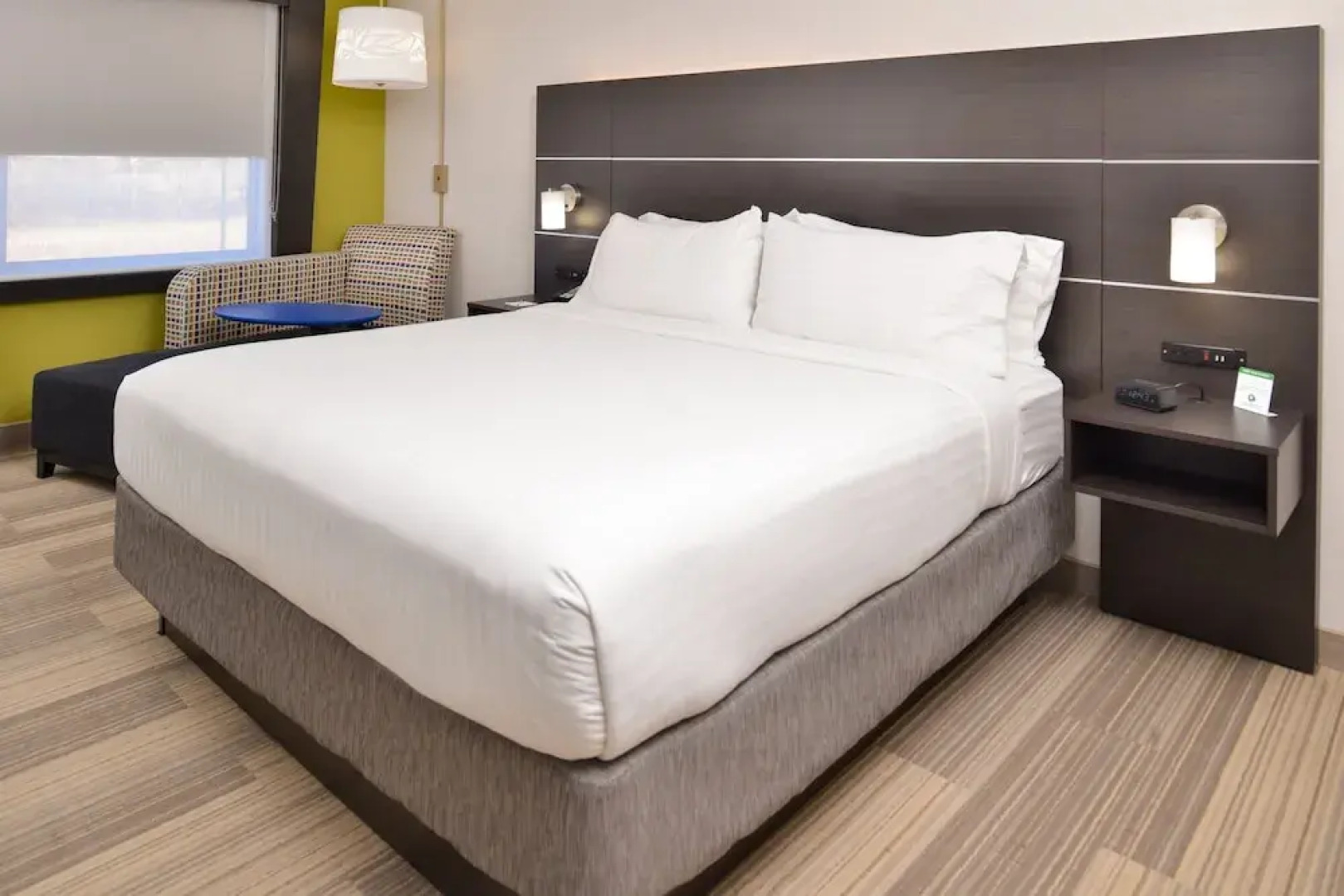 Holiday Inn Express & Suites Kansas City - Lee's Summit, an IHG Hotel