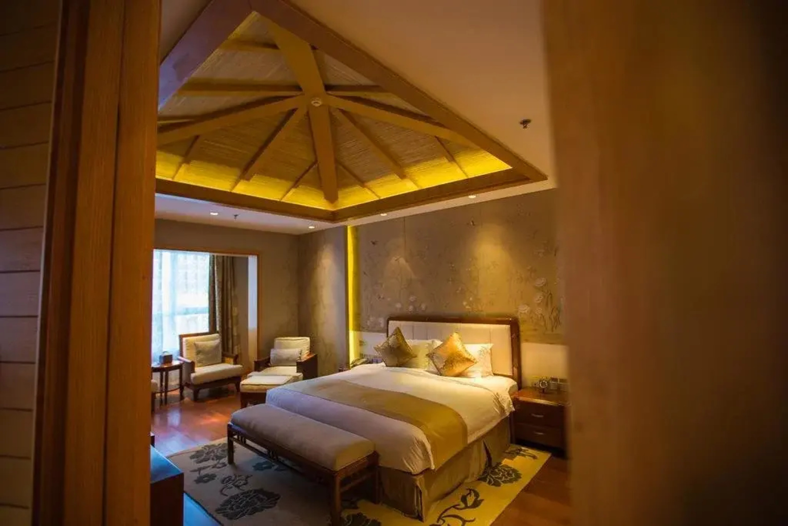 Grand Metropark Hotel Violet Swan