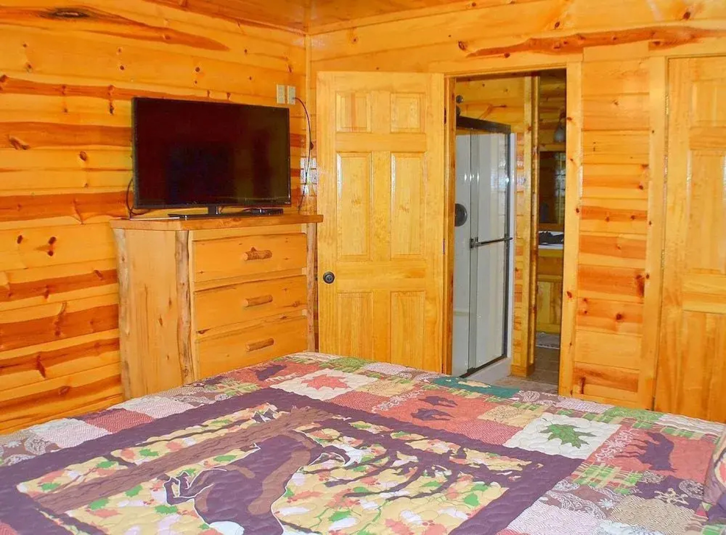 Little Sugar Camp 3 Bedroom Cabin by RedAwning