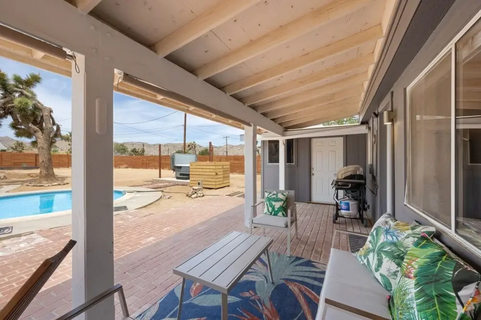 Nuevo Sol - In Ground Pool, Hot Tub, Fire Pit + Bbq 3 Bedroom Home by RedAwning