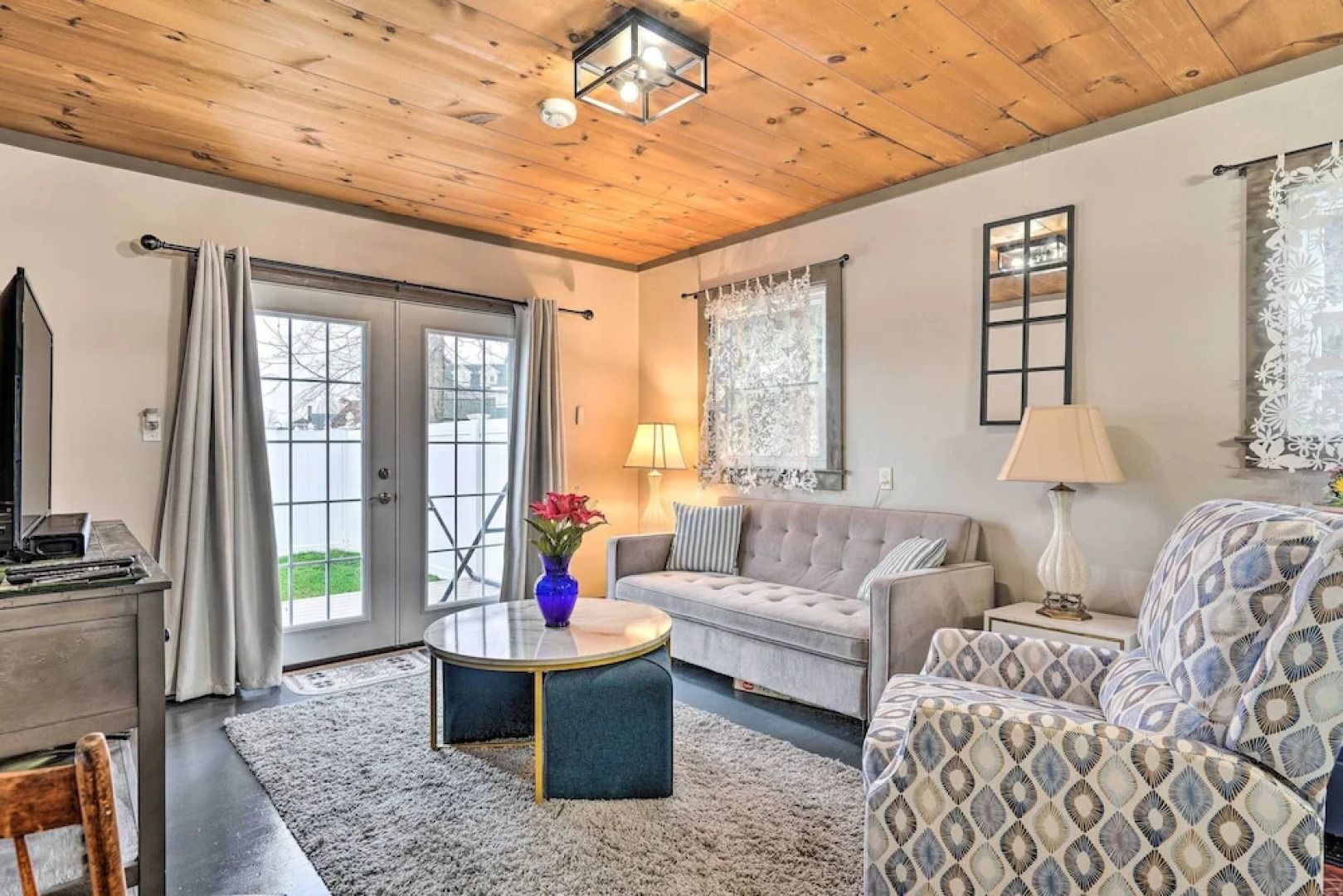 Bemus Point Vintage Suite w/ Soaking Tub & Kitchen