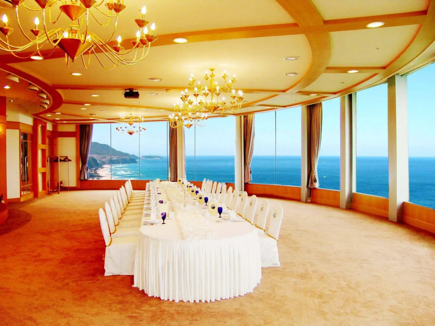 Sun Cruise Resort and Yacht