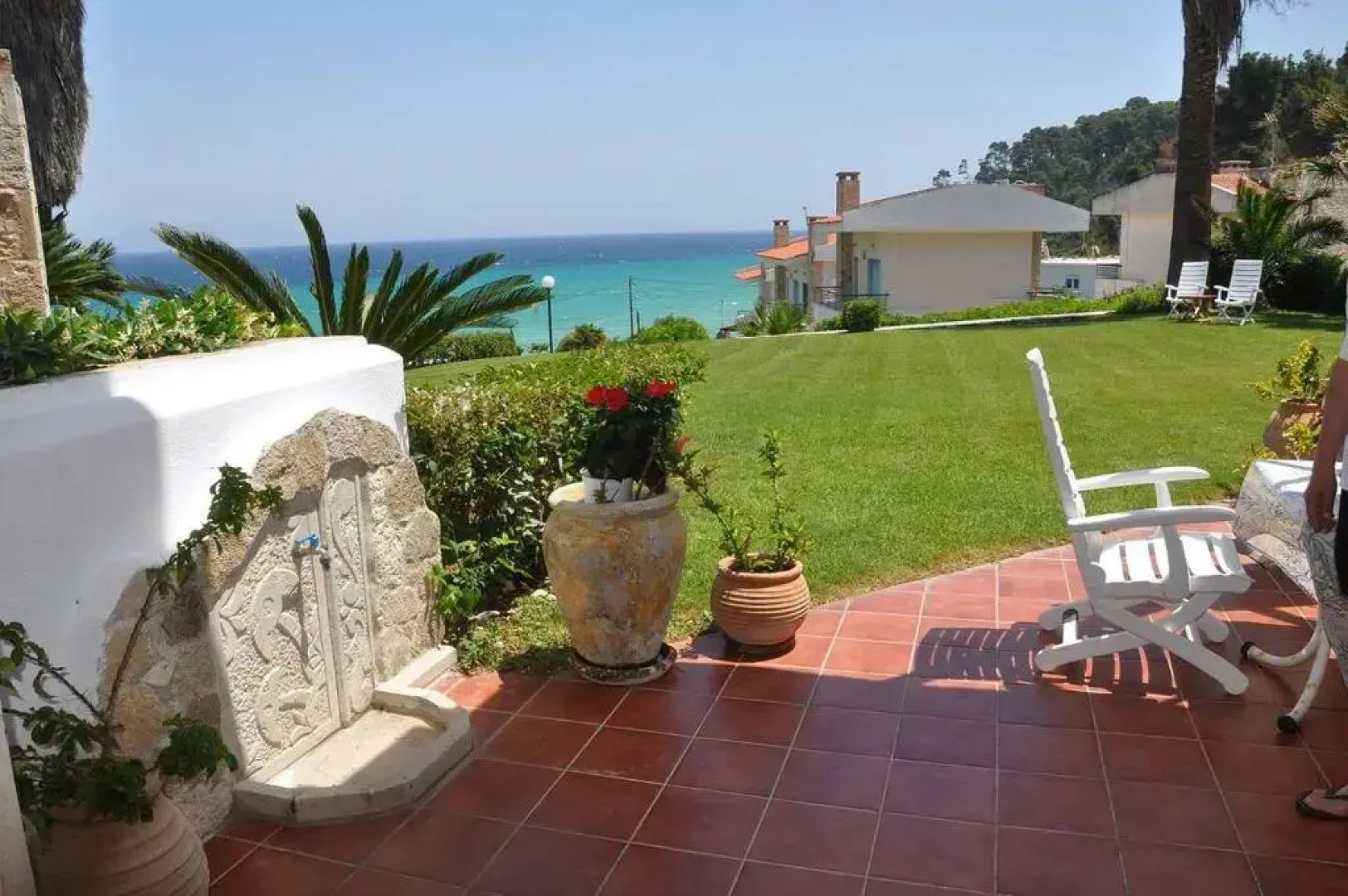 Yades elegant villa 2 minutes away from the beach