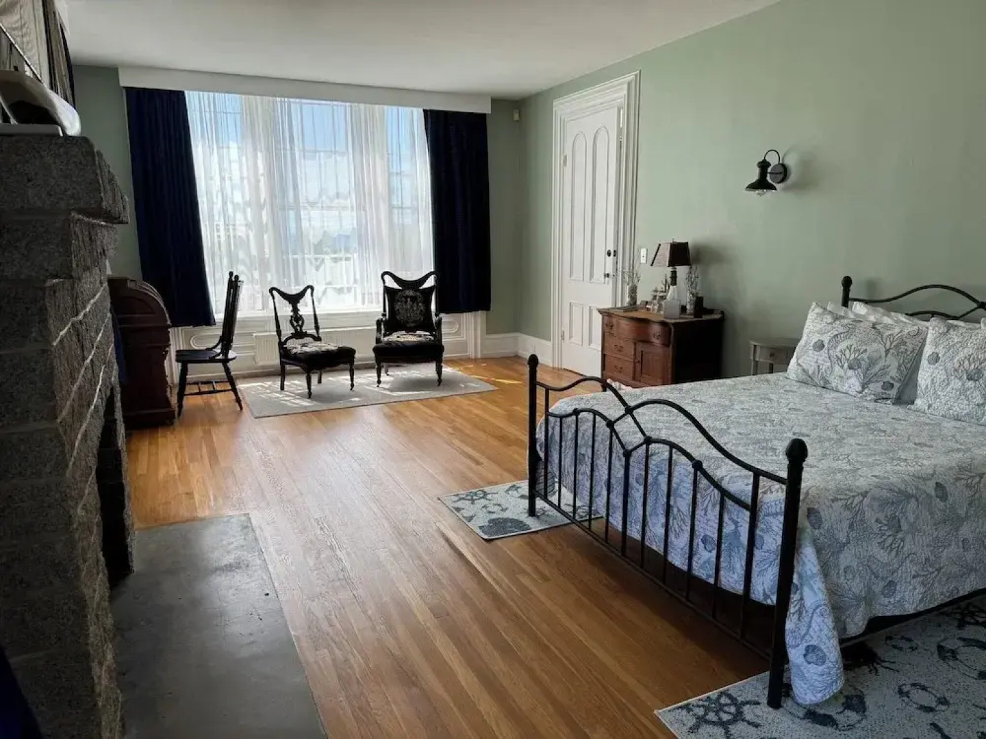 Captain Sweetser's Inn