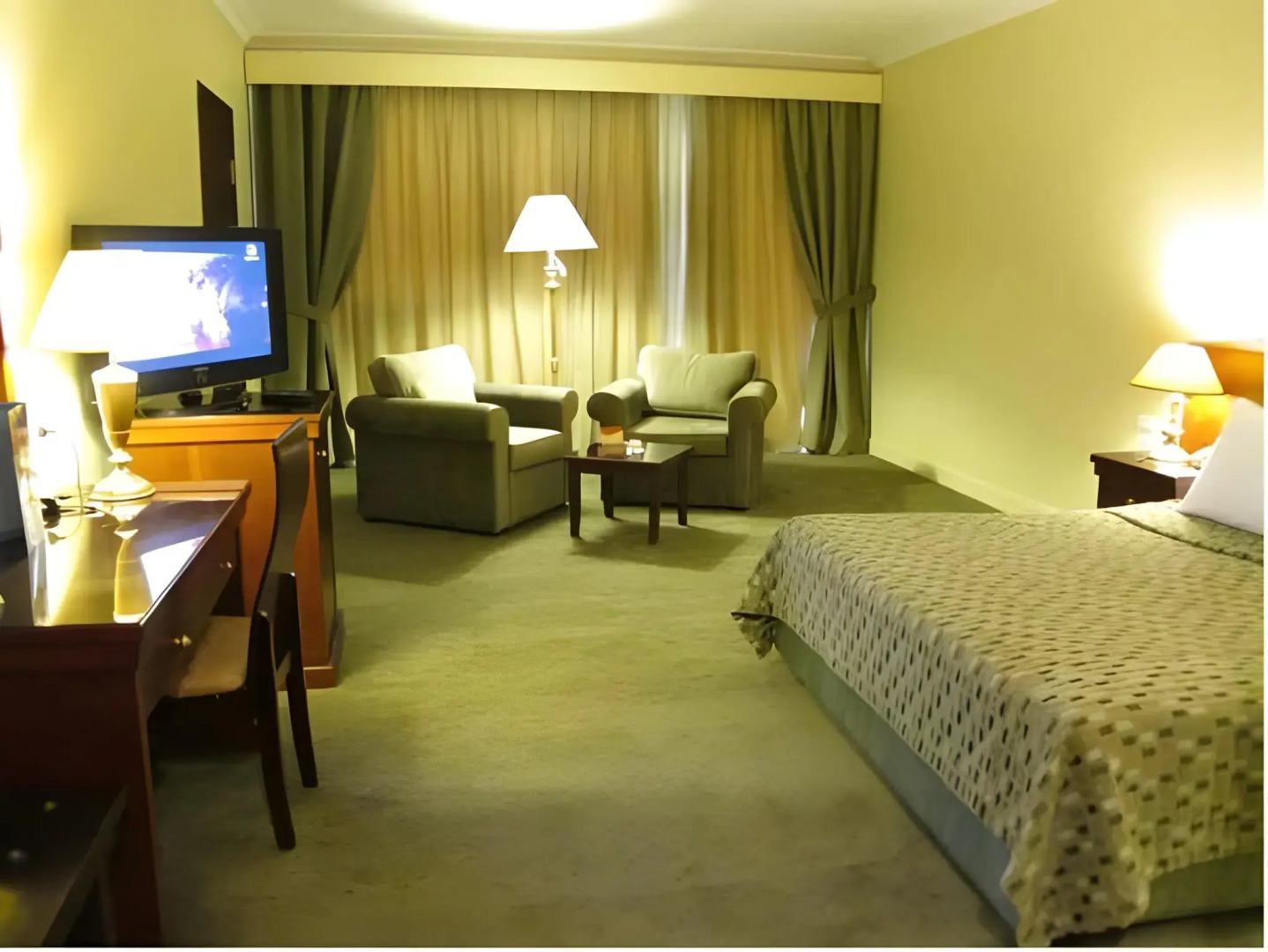 Grand Pyramids Hotel