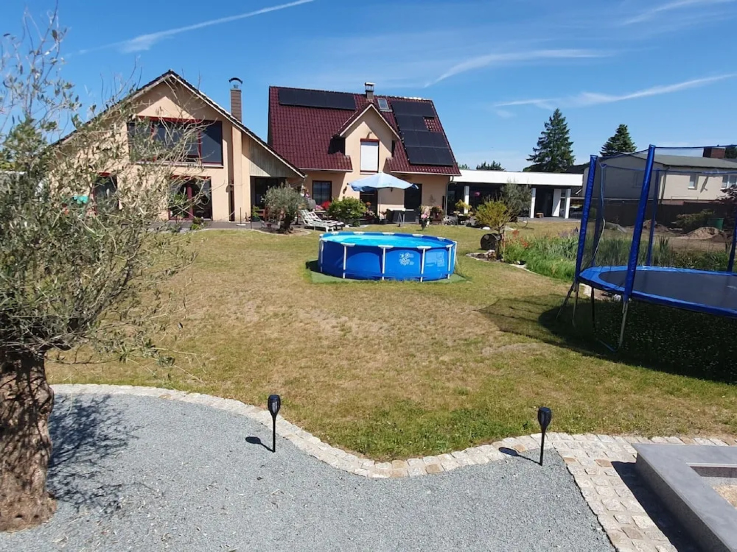 Reizendes Ferienhaus mit Swimmingpool Naehe Ostsee
