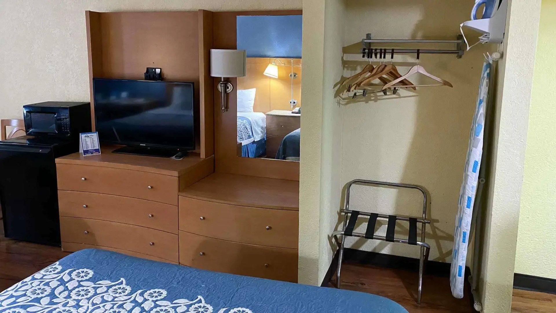 Motel 6 Savannah, GA- Gateway & I-95