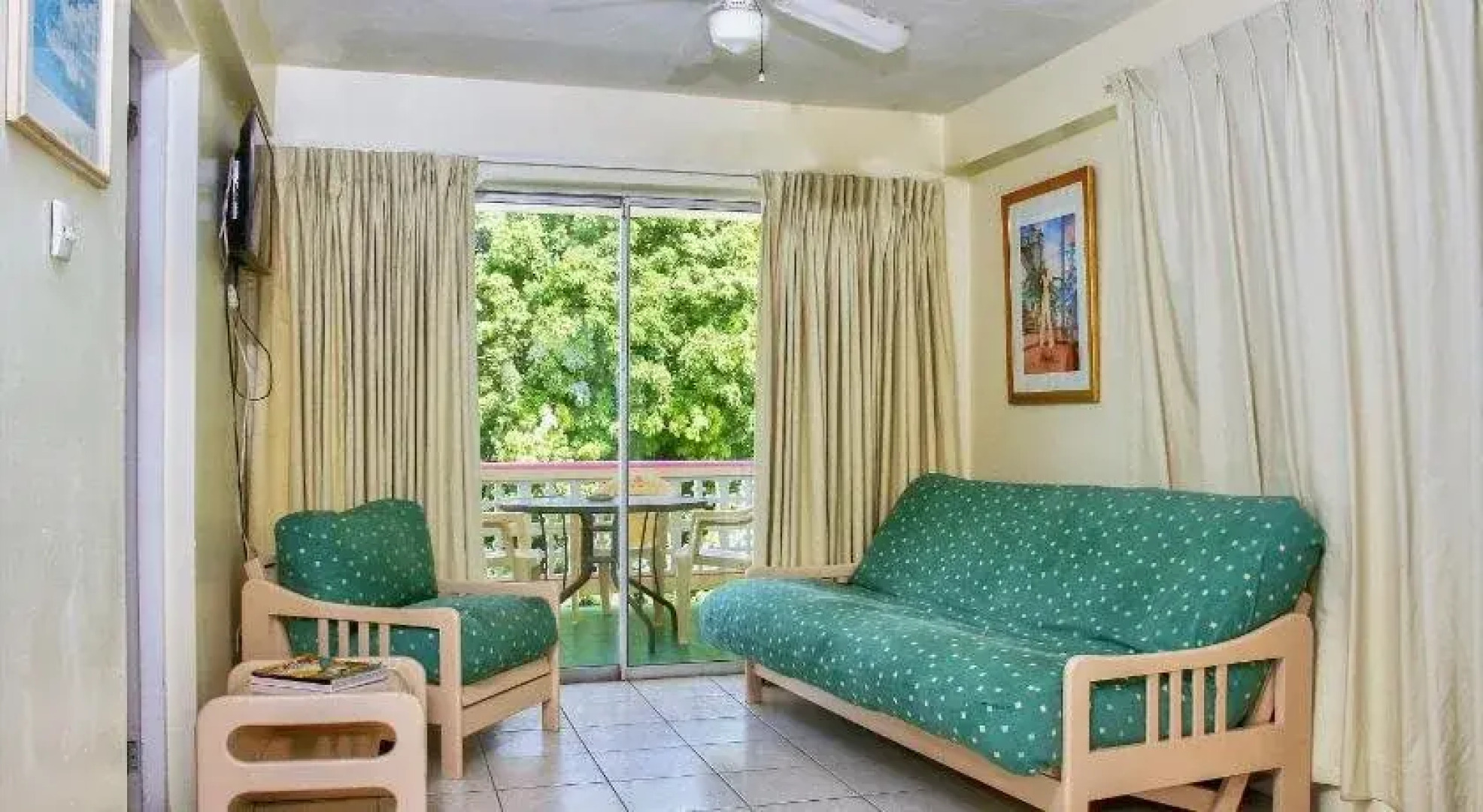 Melrose Beach Apartment