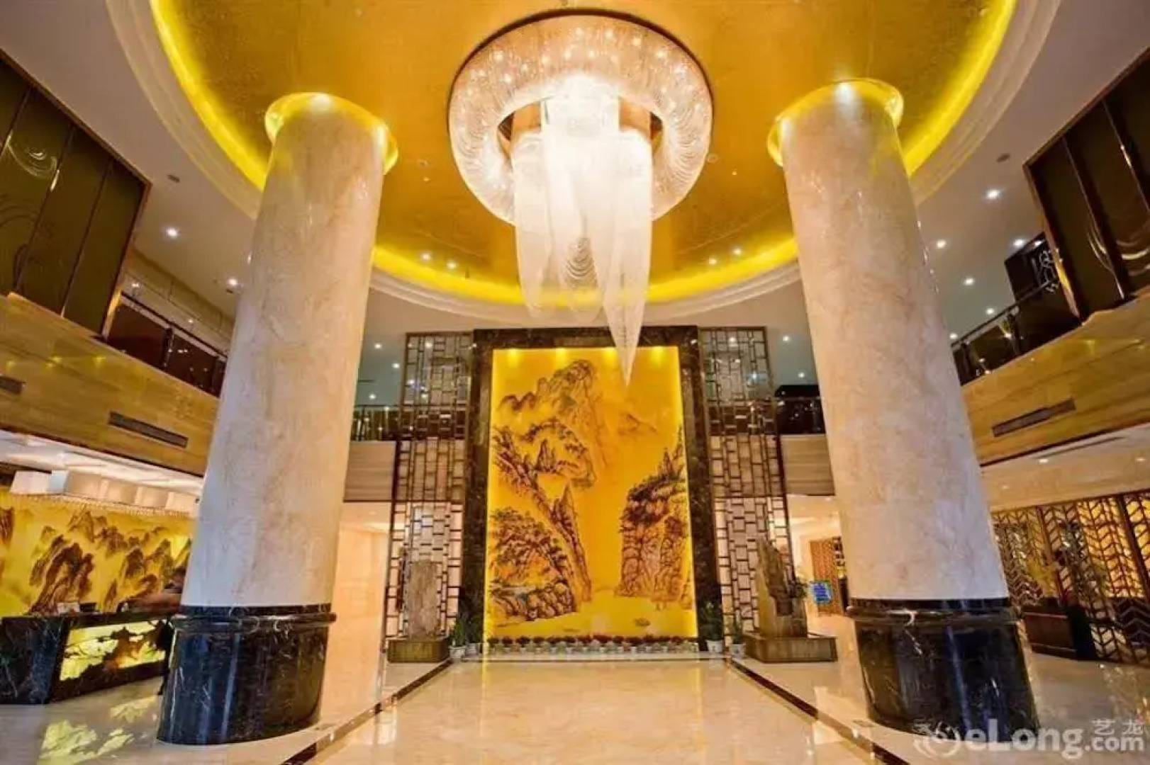 Yichang Golden Lion Hotel