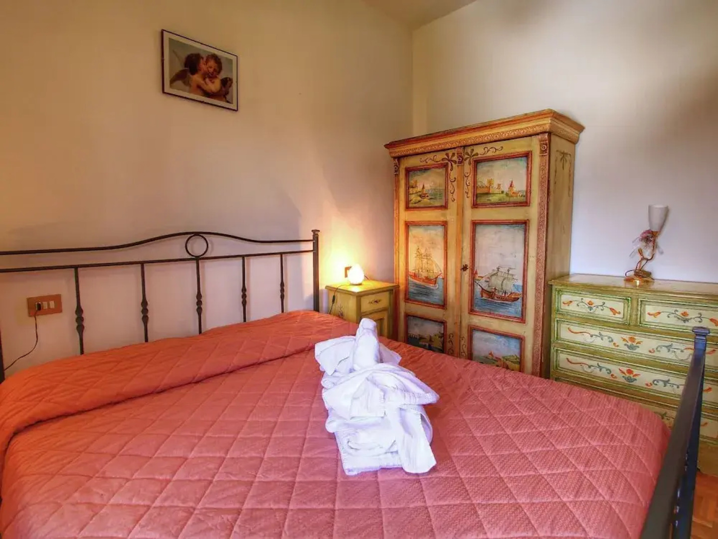 Spacious Villa in Monte San Savino with Swimming Pool