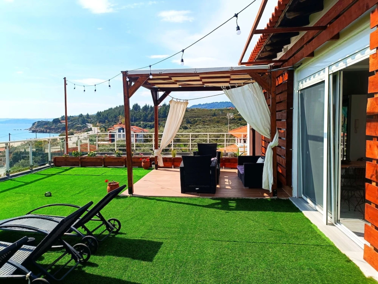 Salonikiou Beach Deluxe Apartments