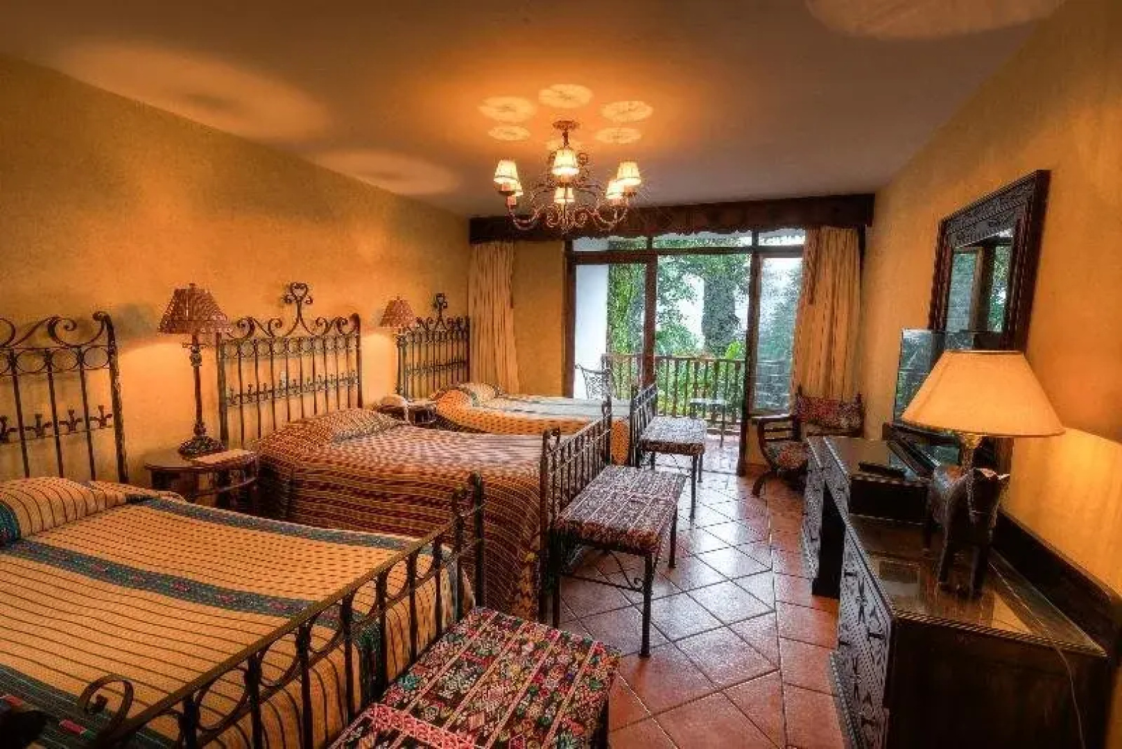 Hotel Atitlán Hotel & Jardines