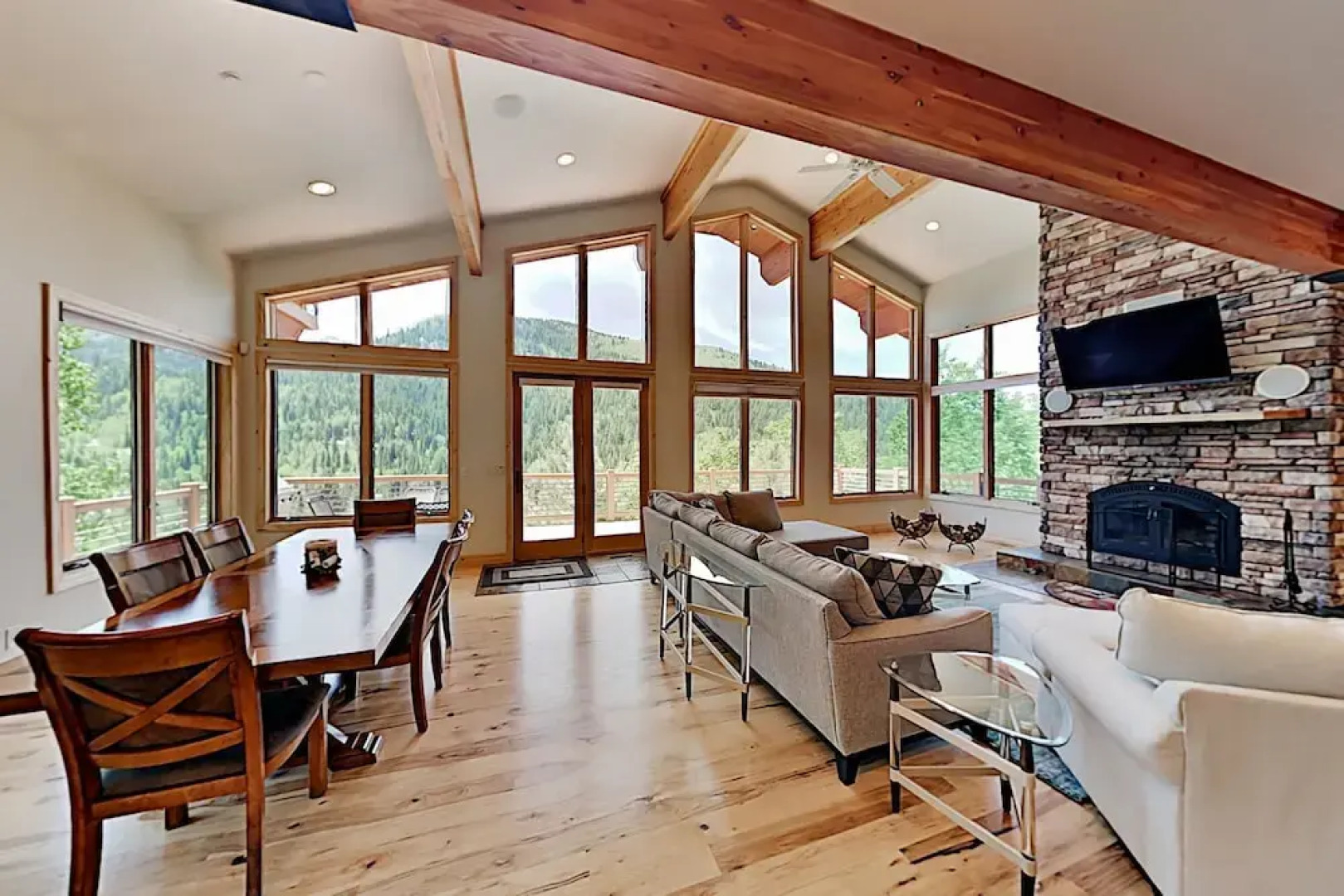 Epic Mountain Lodge Hideaway W/ Fireplaces & Deck 4 Bedroom Home