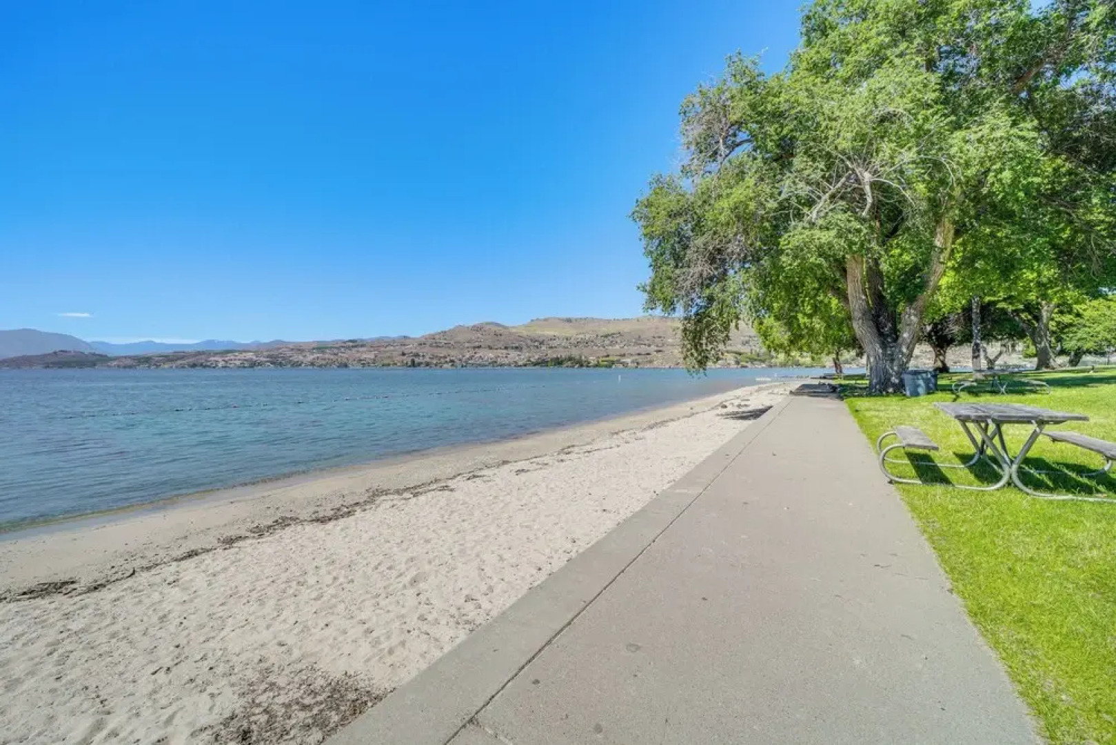 Steps to Lake Chelan: Condo w/ Resort Amenities!