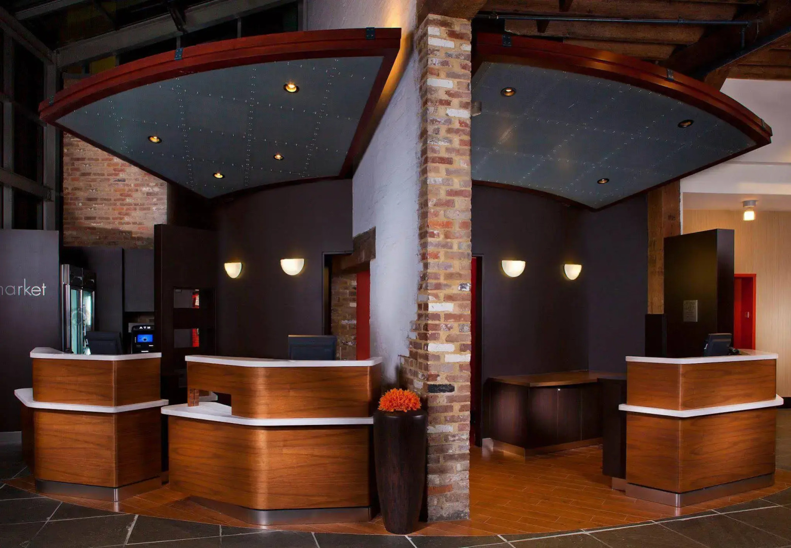 Courtyard by Marriott New Orleans Warehouse Arts District