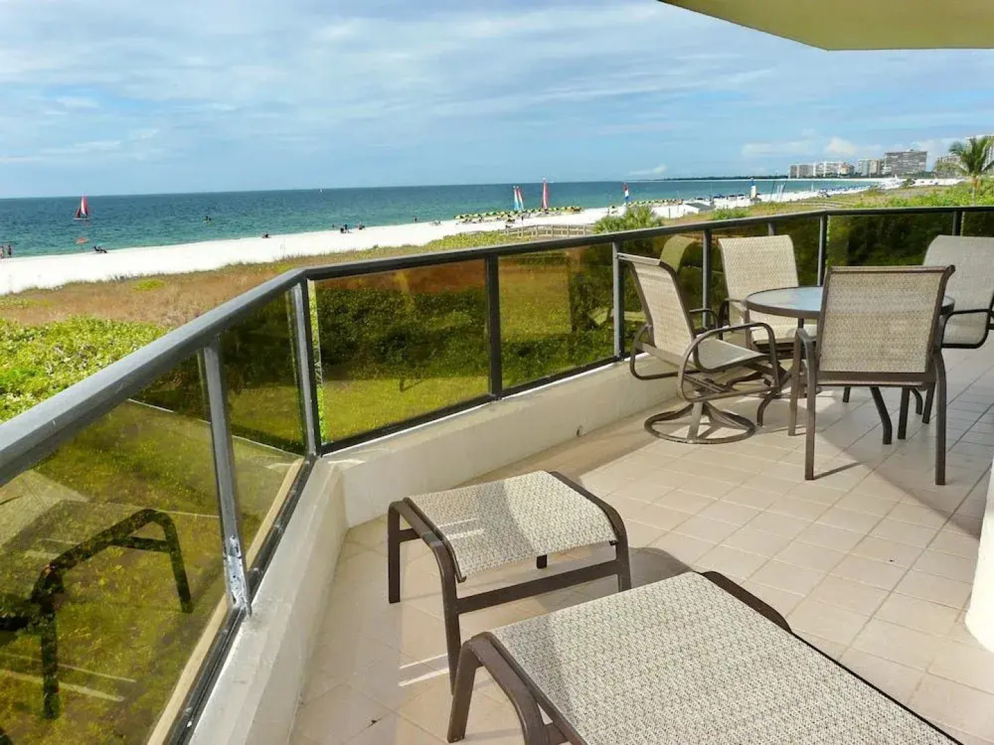 Stylish Beachfront Condo With Spa/pool and Ocean Views