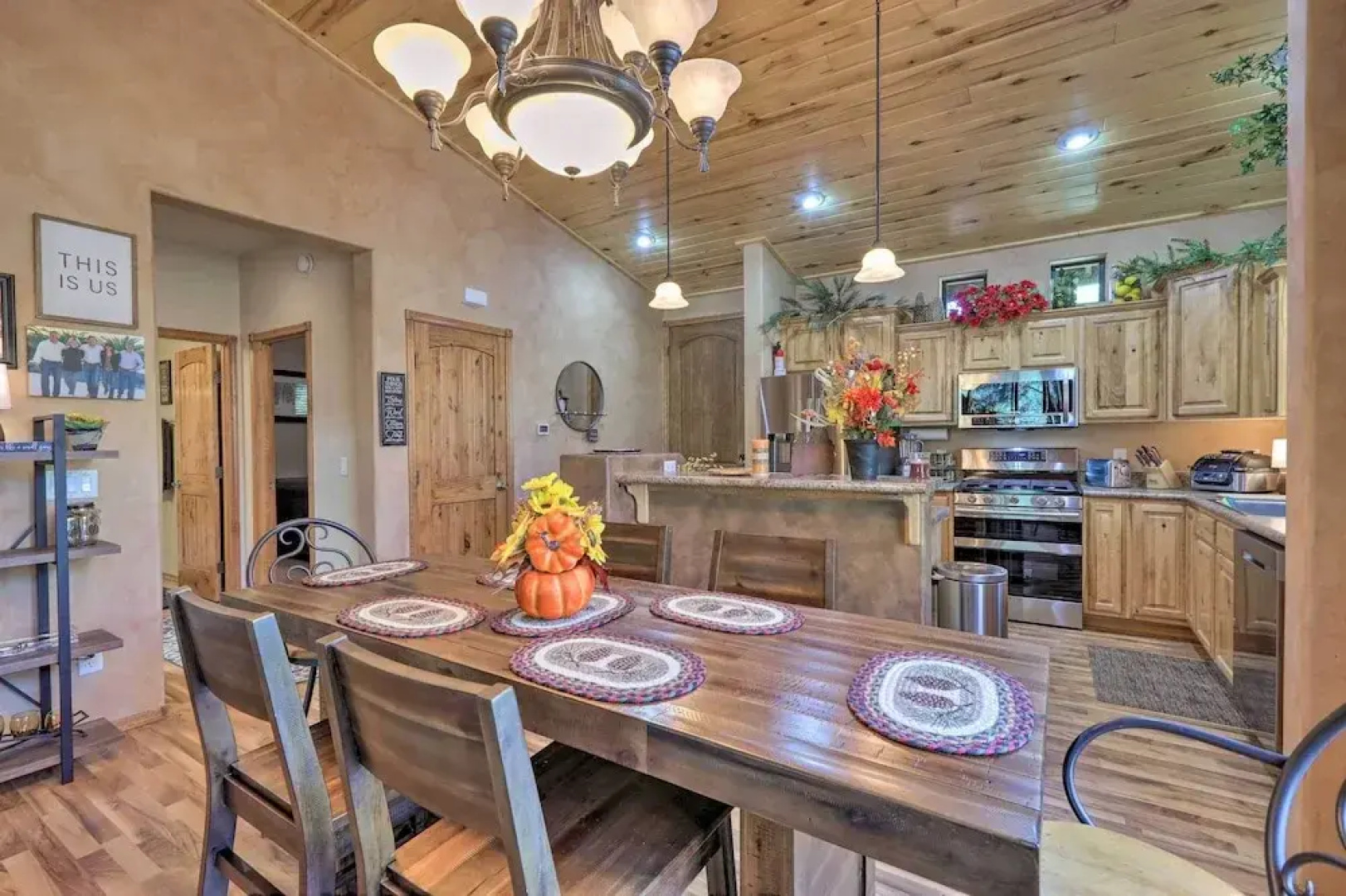 Pet-friendly Show Low Townhome w/ Deck & Grill!