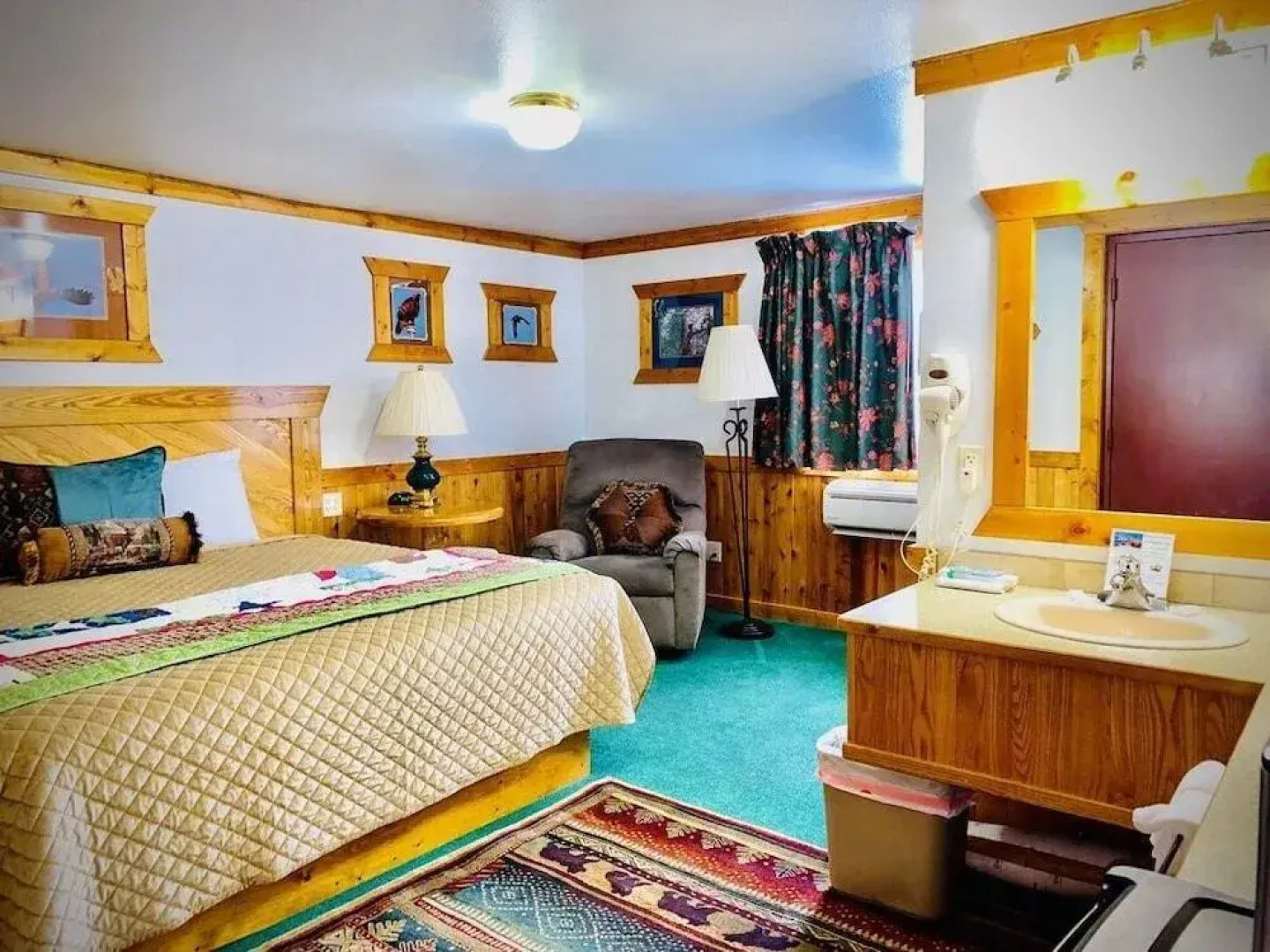 Livingston Inn - Historic