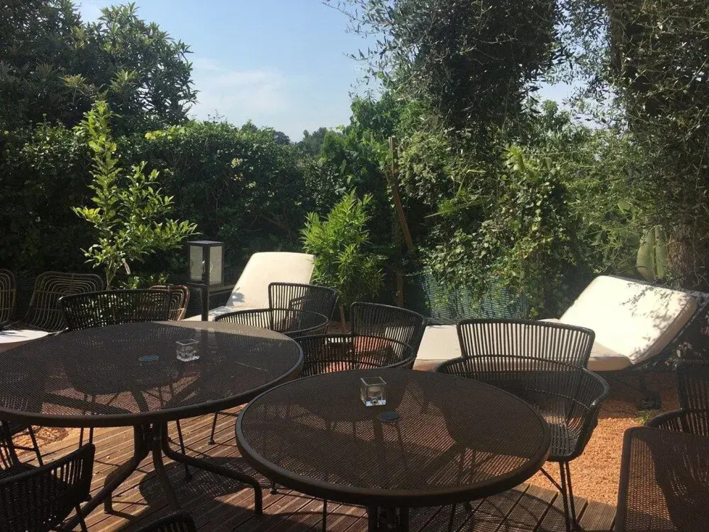 AVOCADO Hôtel Restaurant Bar