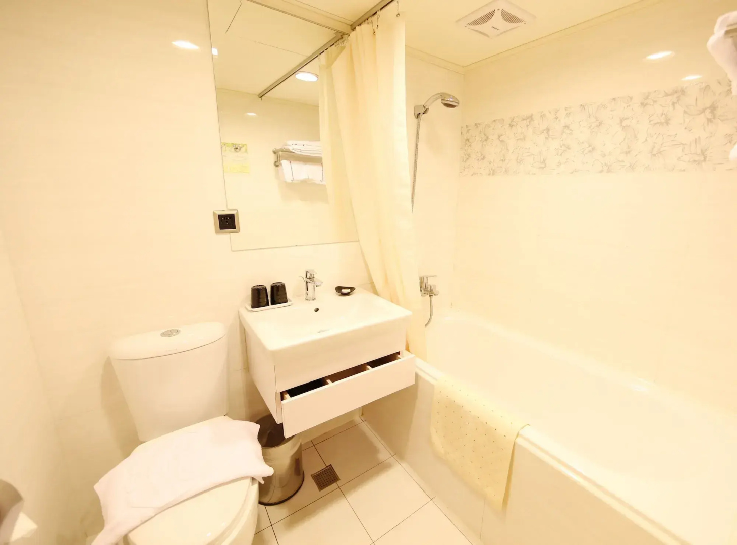 Grand Earl Hotel