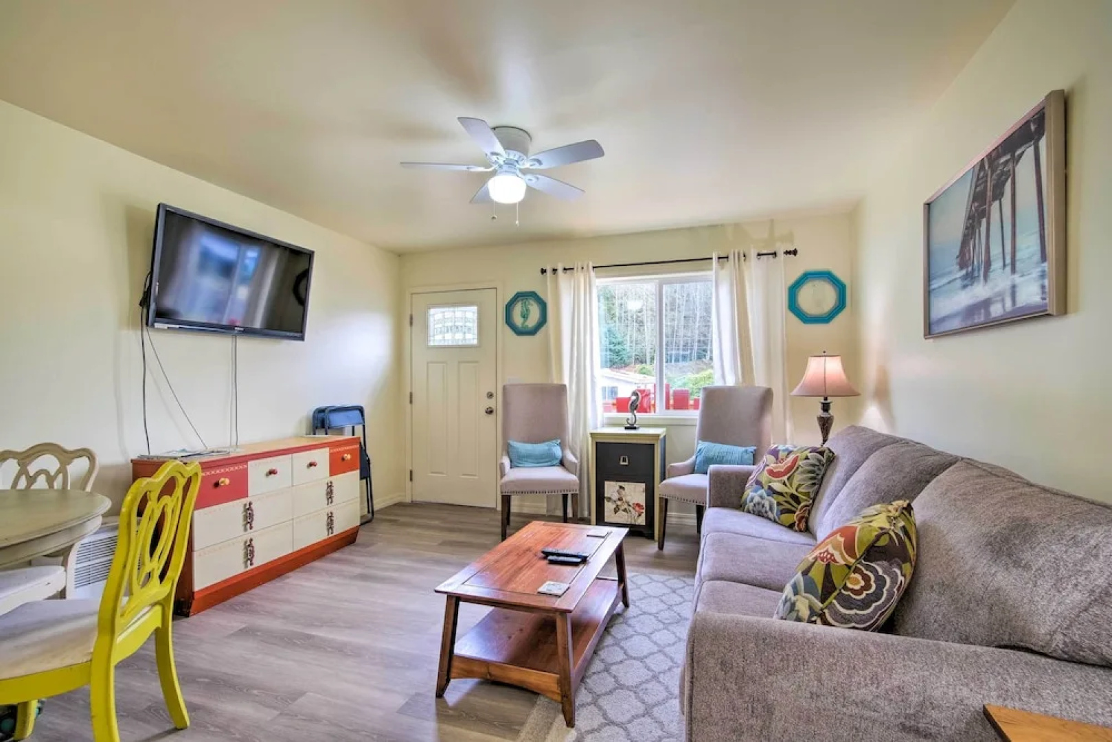 Winchester Bay Apt Near Dunes & State Parks!