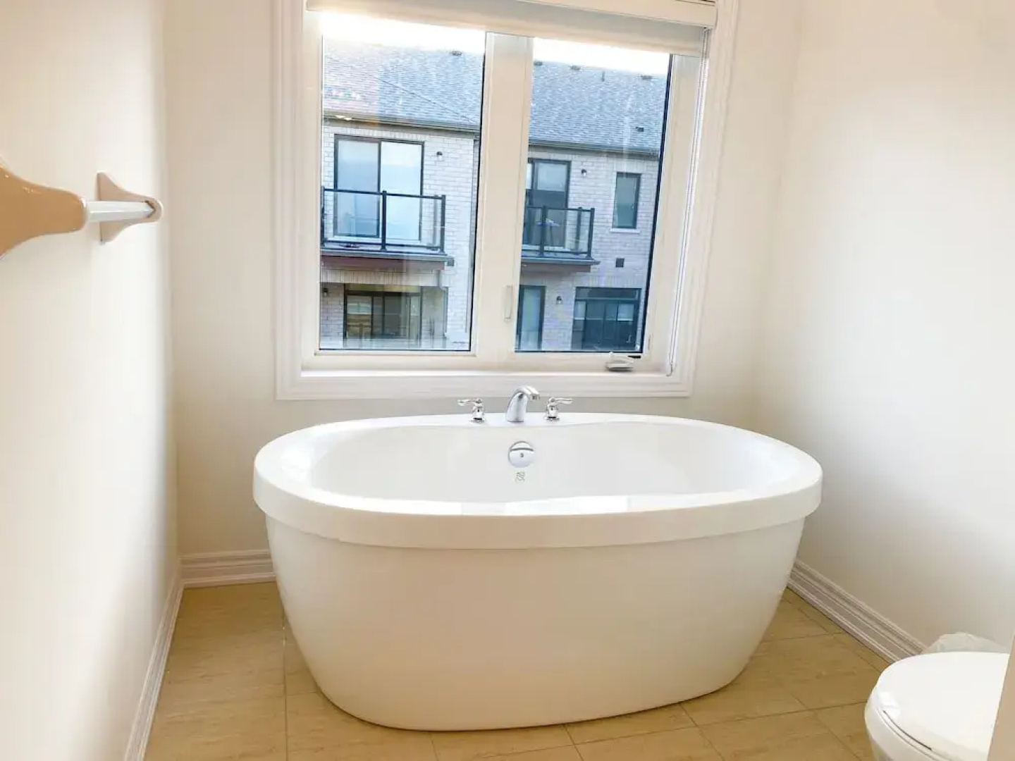 Elegant  Private Master Bed in Townhouse