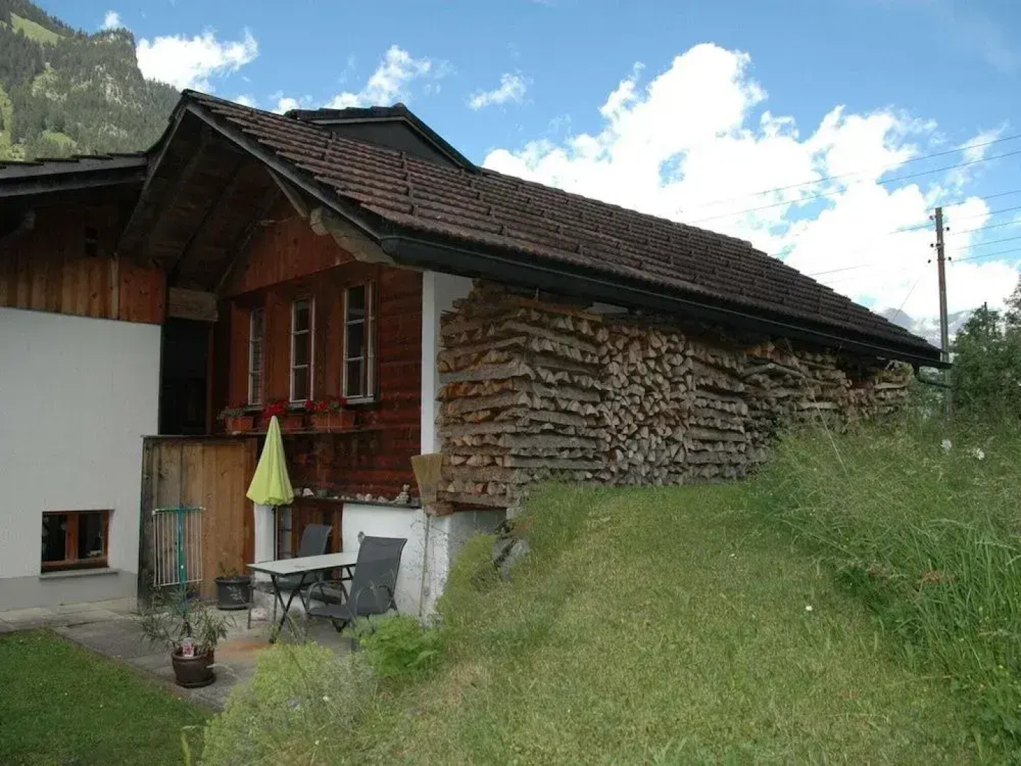 Scenic Holiday Home in Kandergrund With Altels View