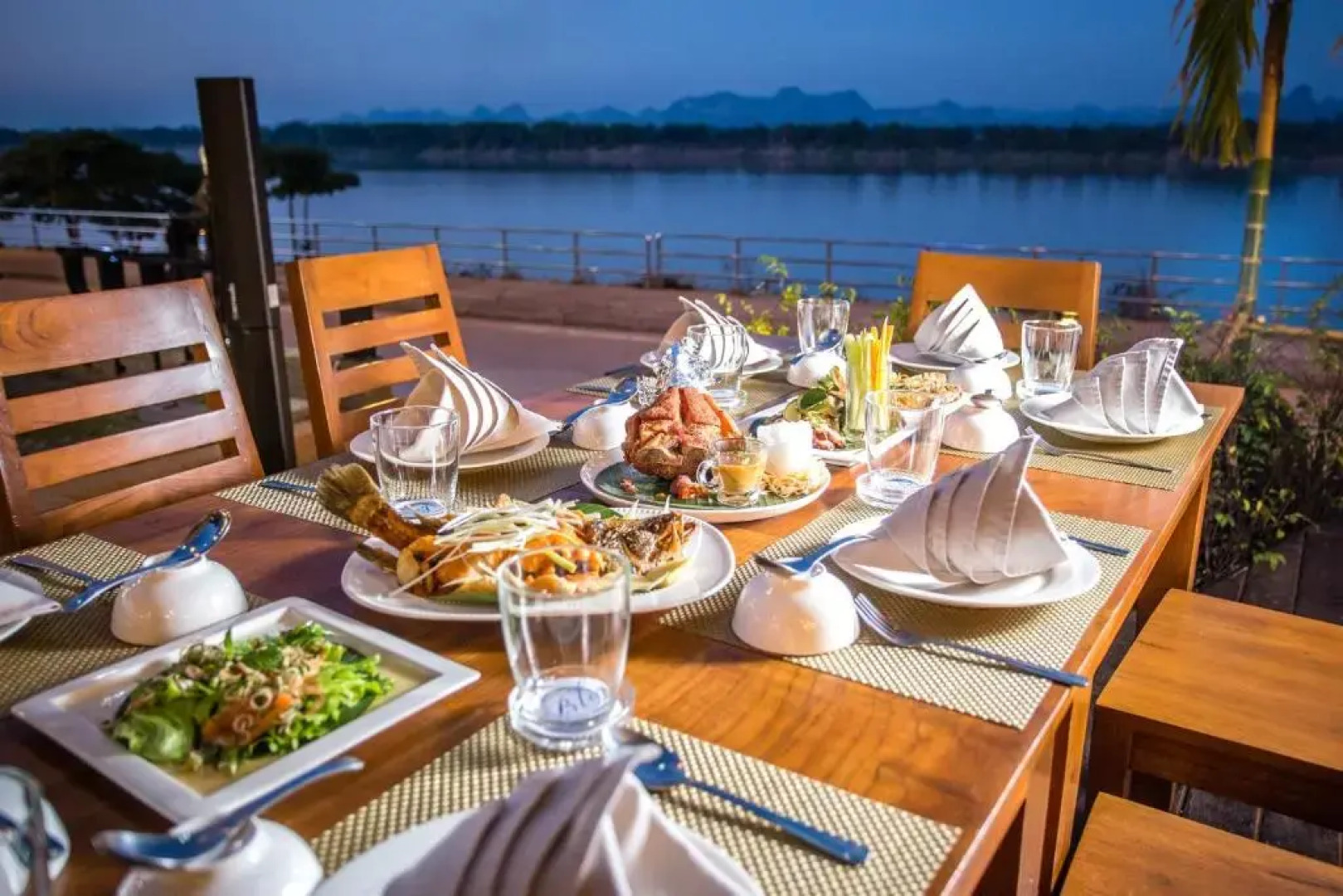 Blu Hotel Nakhon Phanom