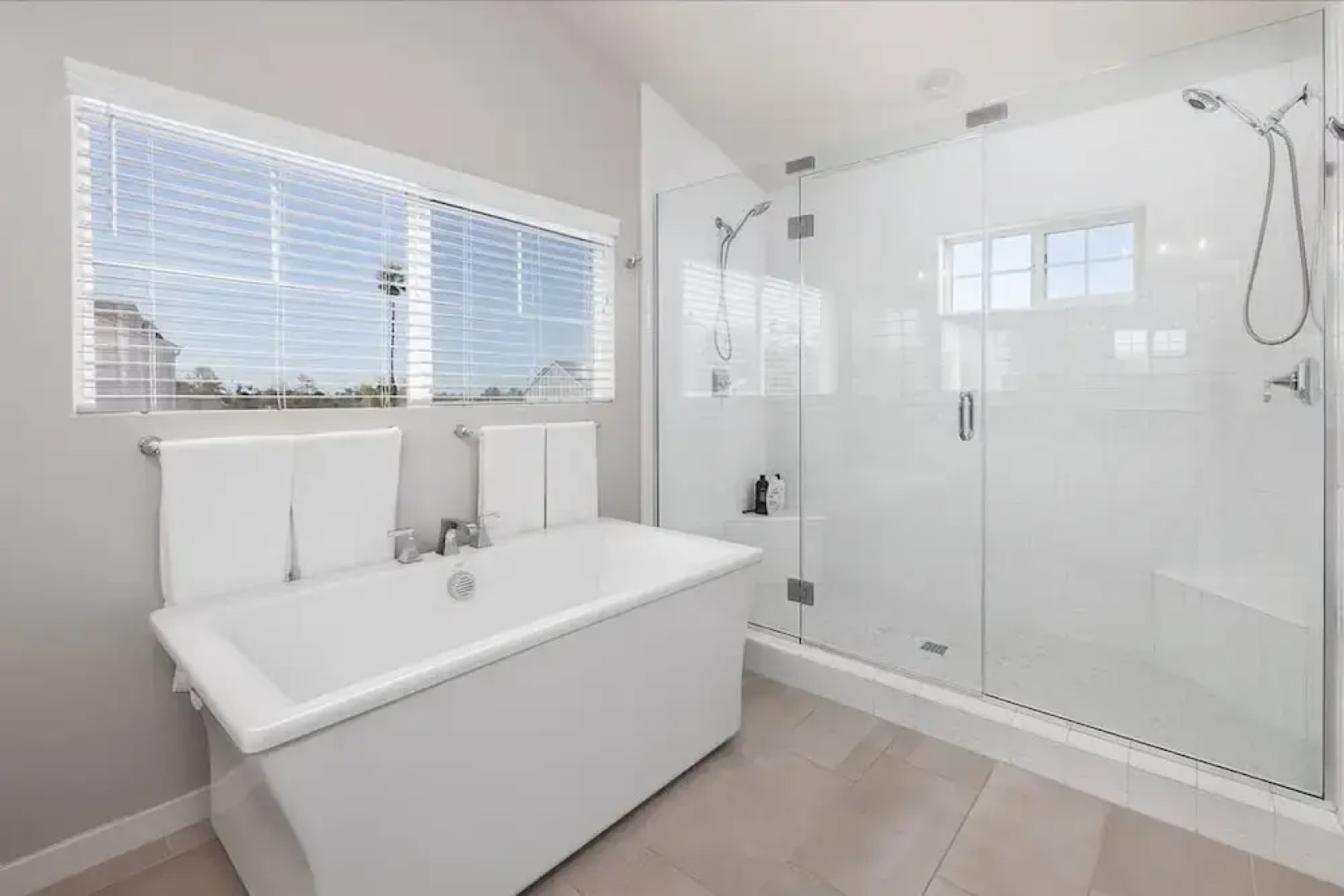 Large 4 Bedroom Close To Beach