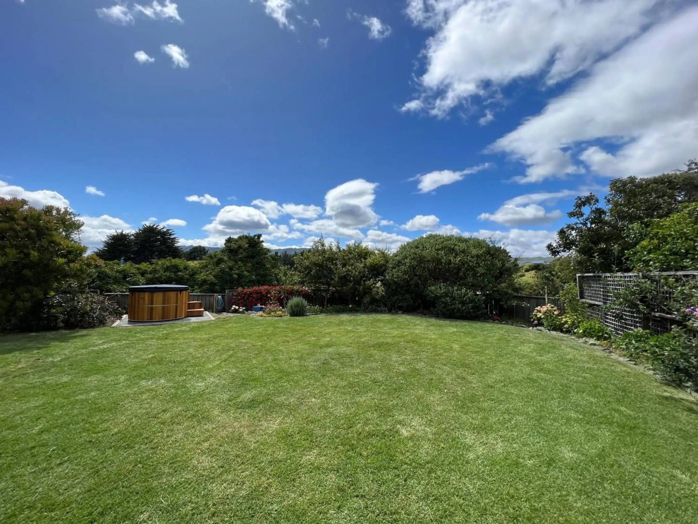 Tranquility Base - Waikanae Beach Holiday Home