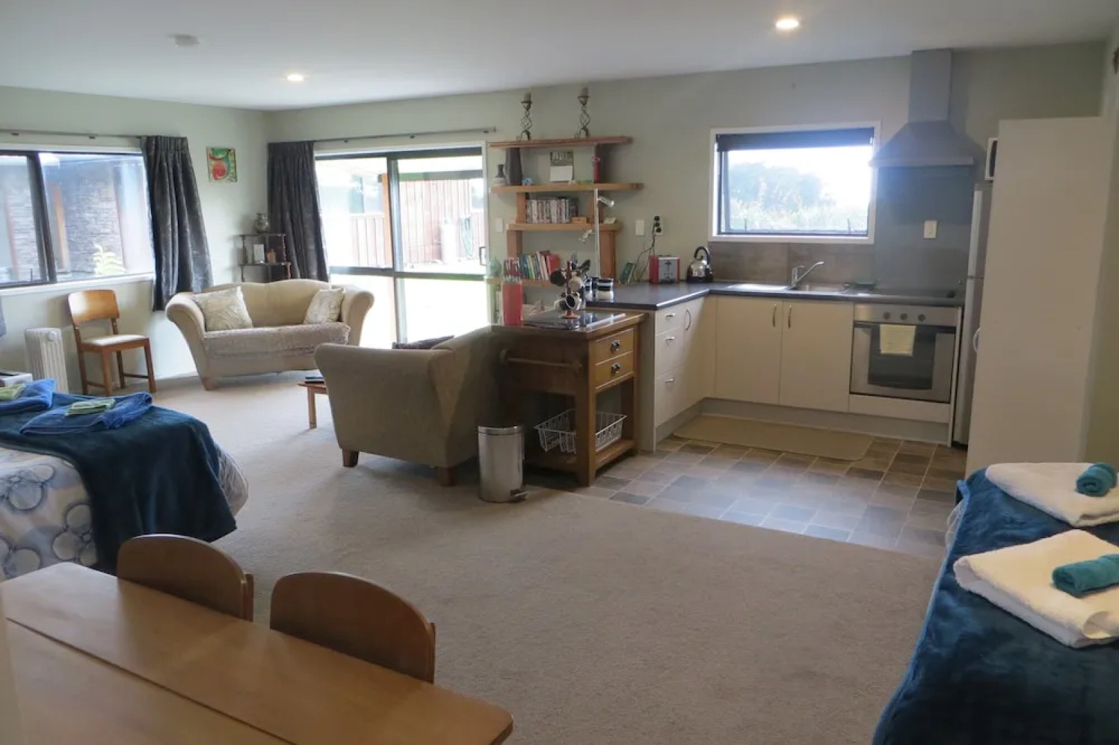 Koru Beach Cabin & B&B Homestay