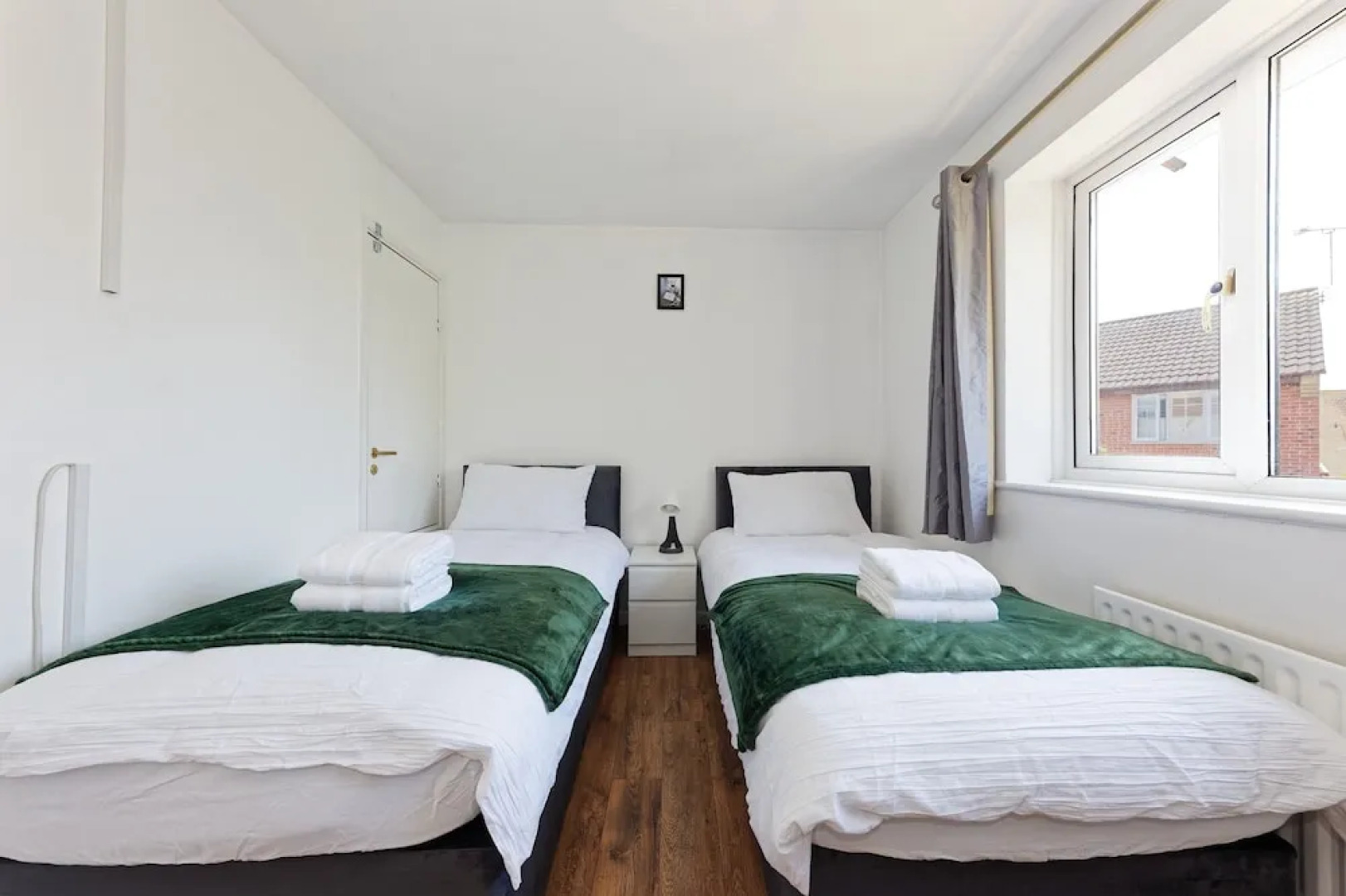 Lovely 2-bed House in Kent - Parking Available