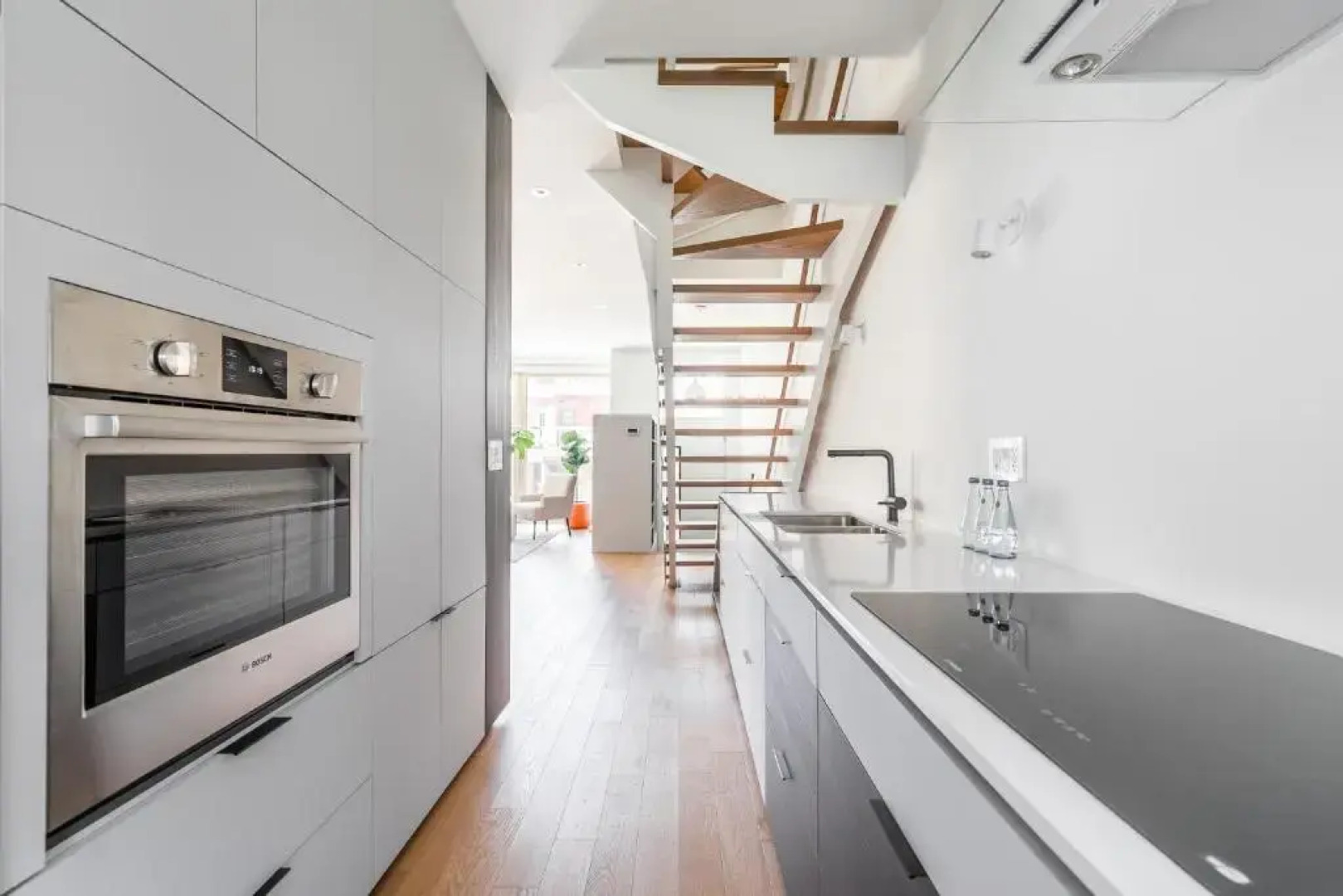 Modern Lakeside House in The Beaches