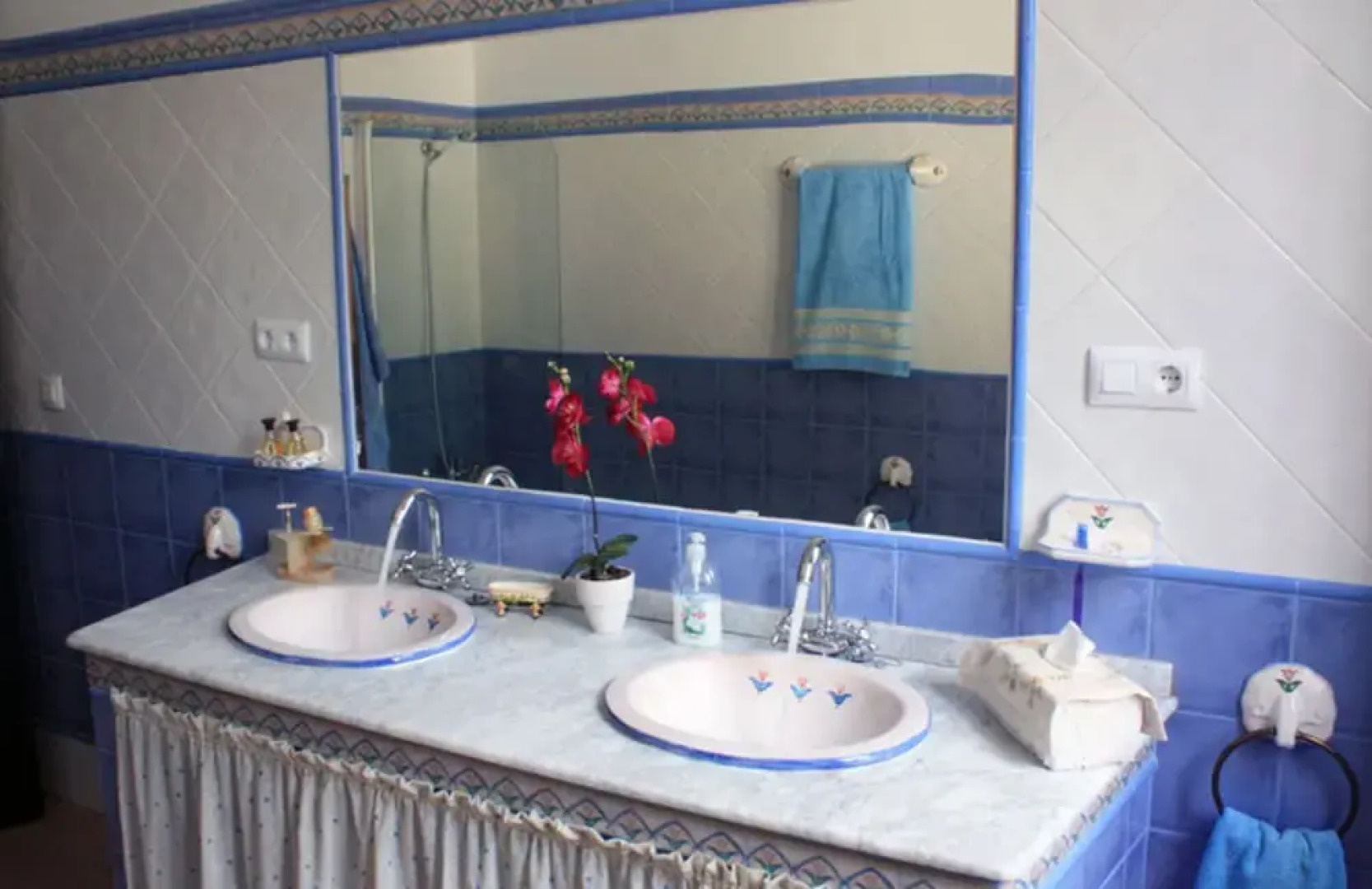 Ermita House 102404 by MO Rentals