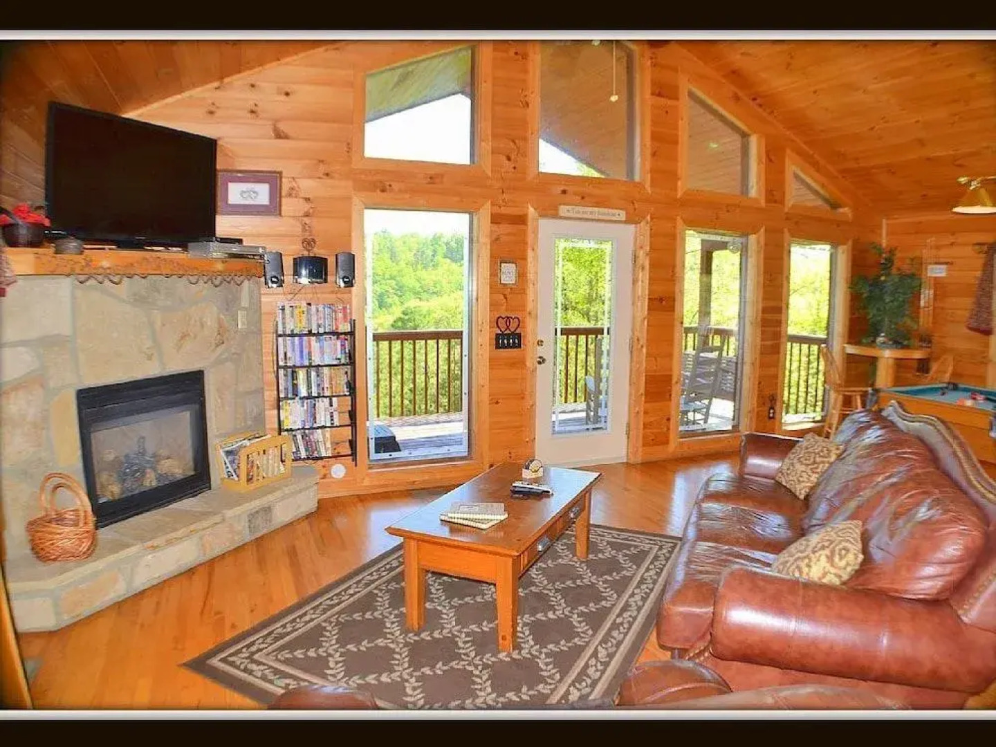 Amore Mountain Retreat - 1 Br cabin by RedAwning