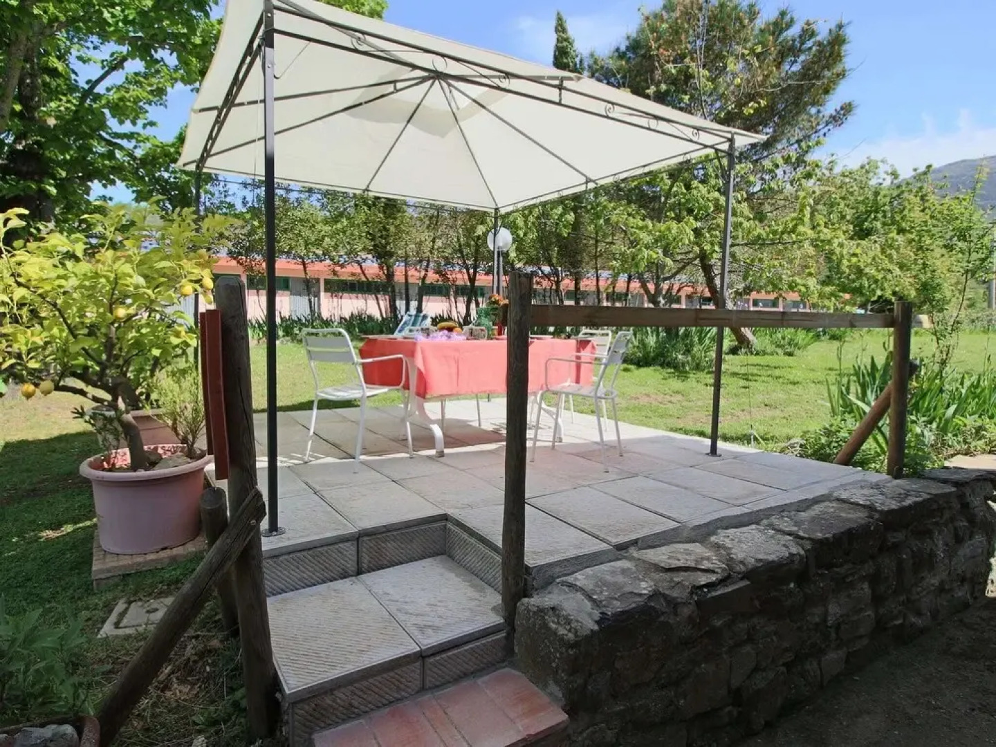 Rural agritourismo with panoramic swimming pool.