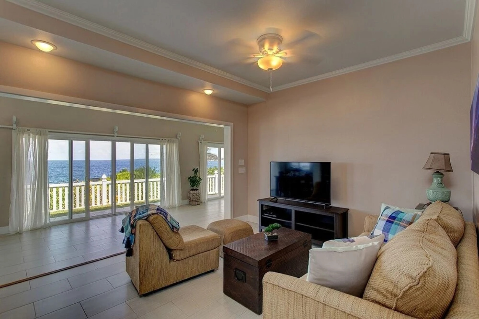 Paradise Ocean View 2 Bedroom Home by RedAwning
