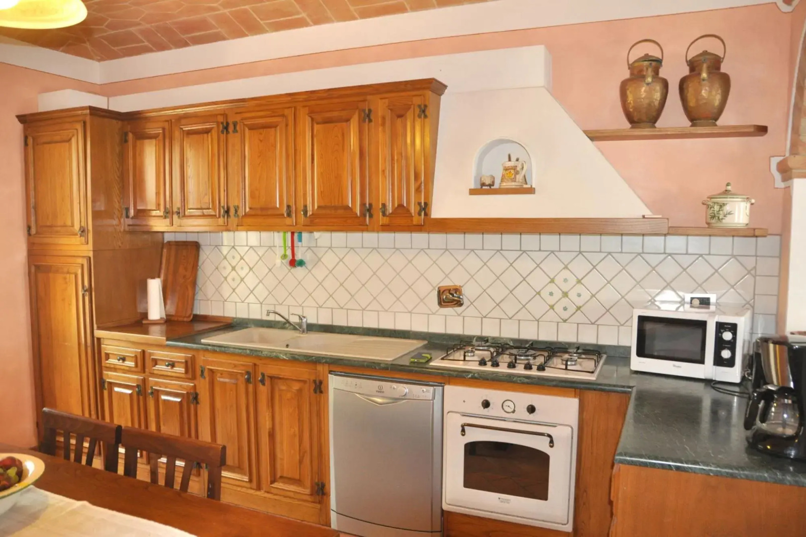 Beautiful villa sleeps 8 with private garden and pool-VILLA AGRIROSA