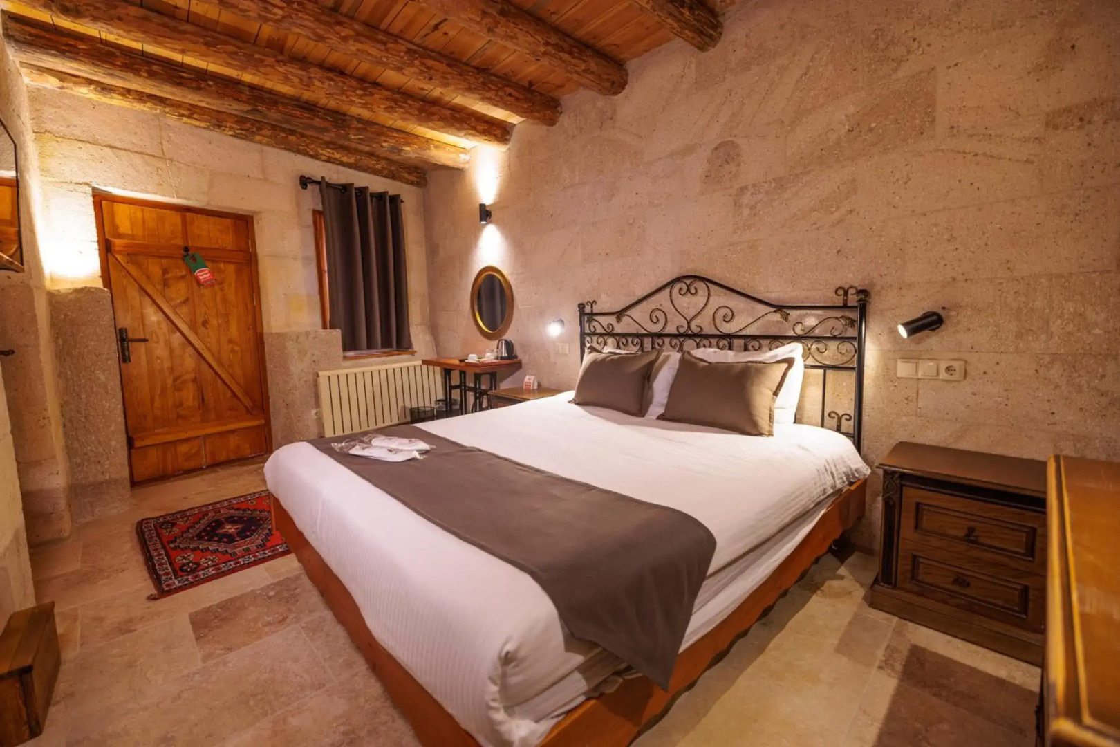 Canyon Cave Hotel