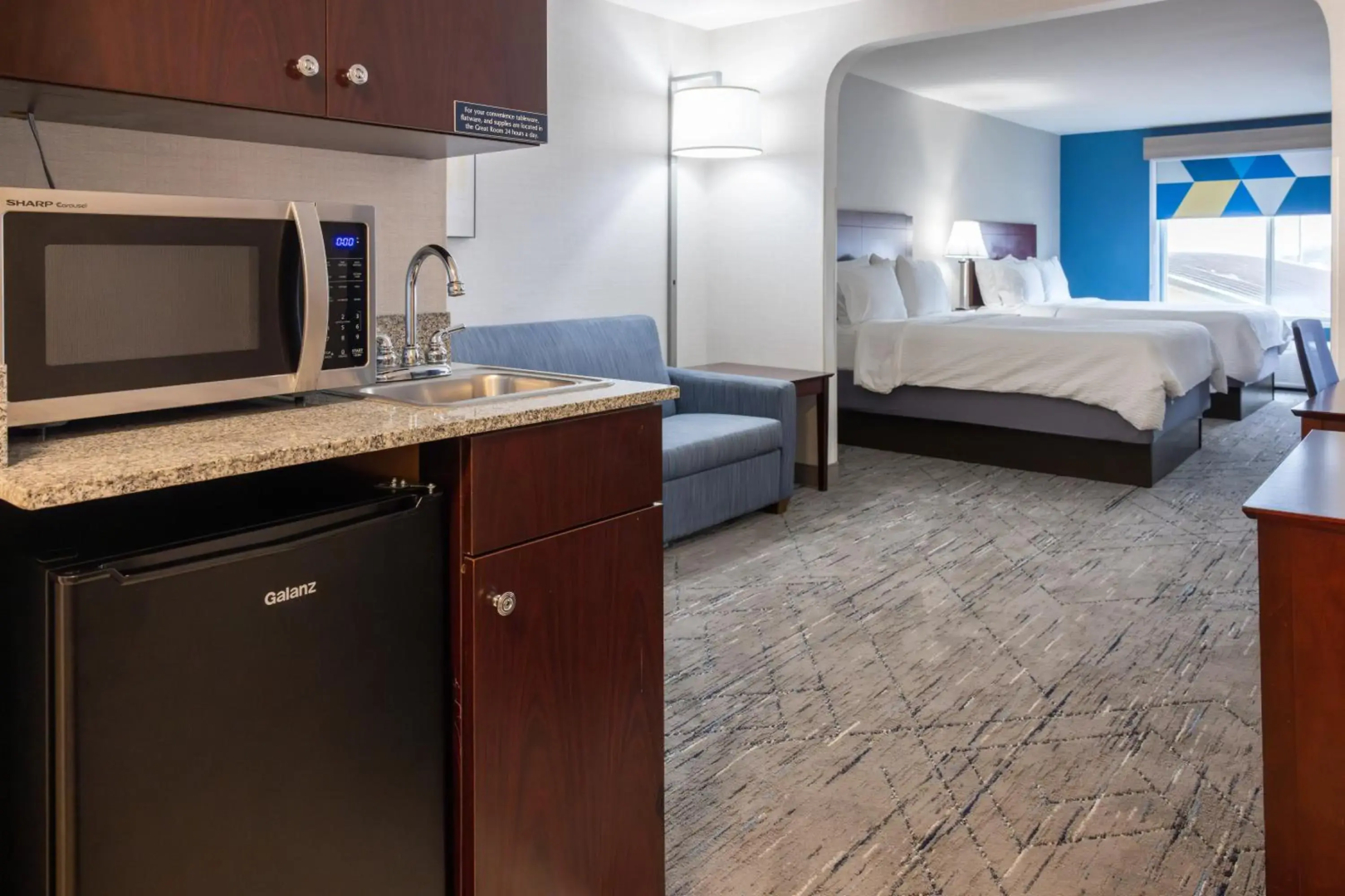 Holiday Inn Express & Suites Wichita Airport by IHG