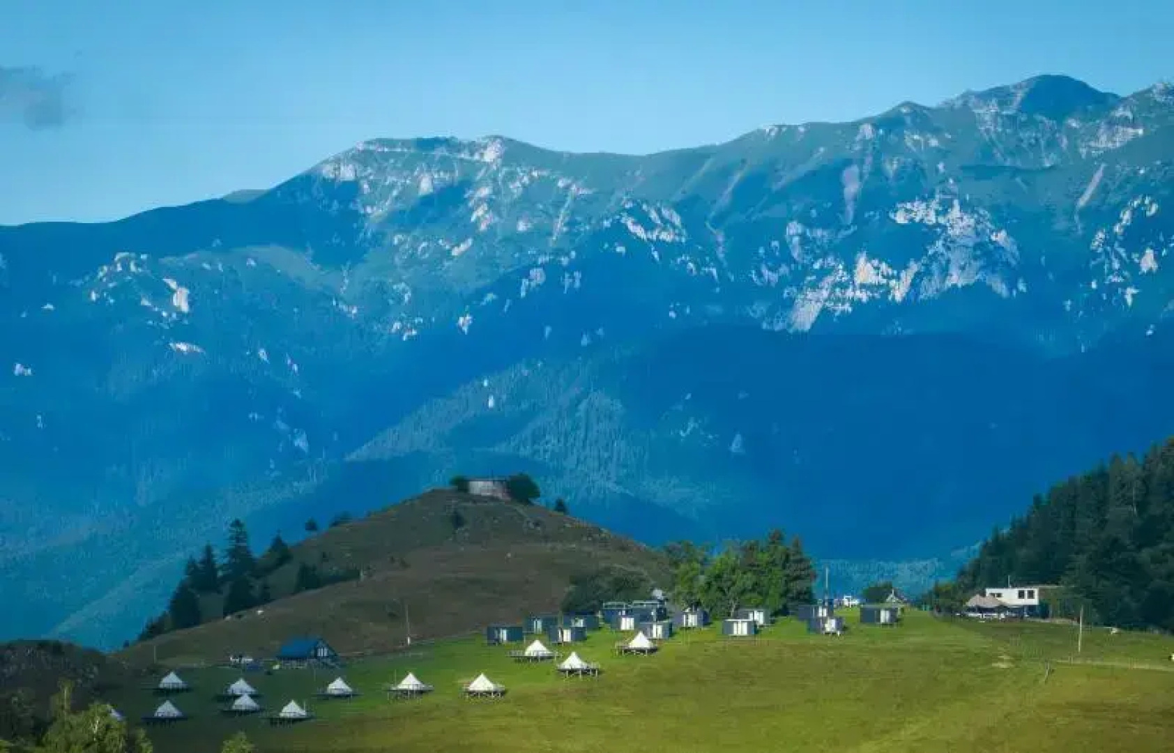 Ursa Mica Glamping Resort