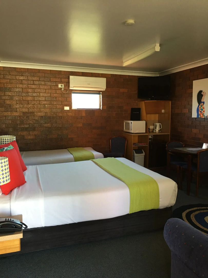 Country Pathfinder Motor Inn