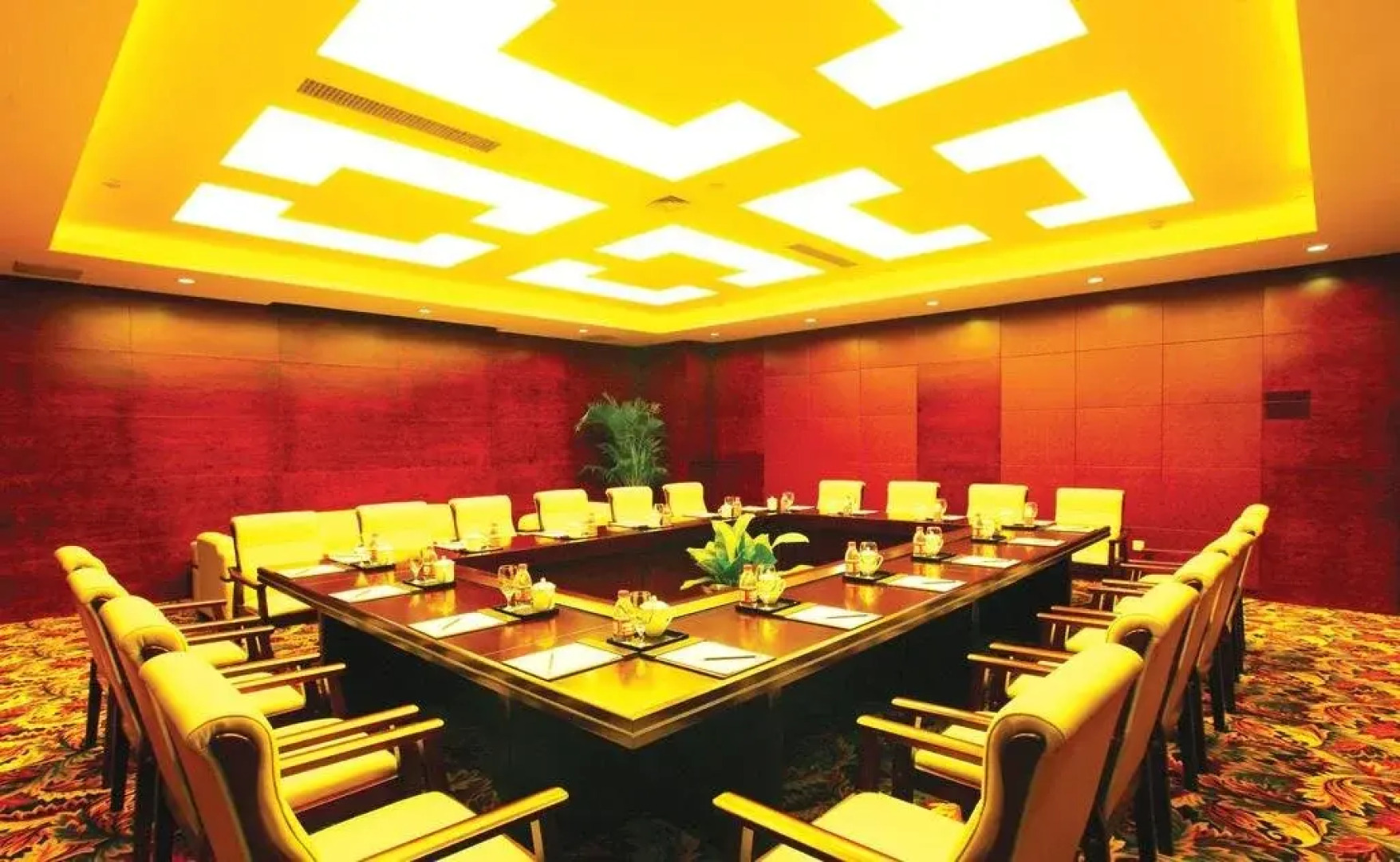 Double-Dove Peace International Hotel