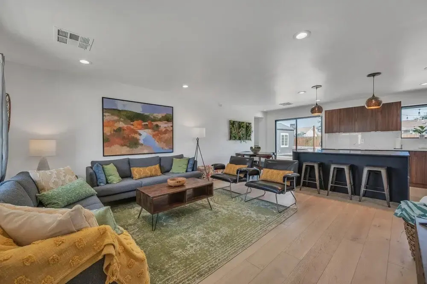 The Palms: Spacious 4-BR Retreat with Hot Tub near Gilbert by RedAwning