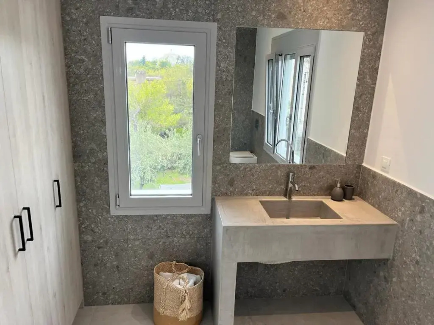 5 Bedroom Villa with Private Pool, Saronida, Athens Riviera