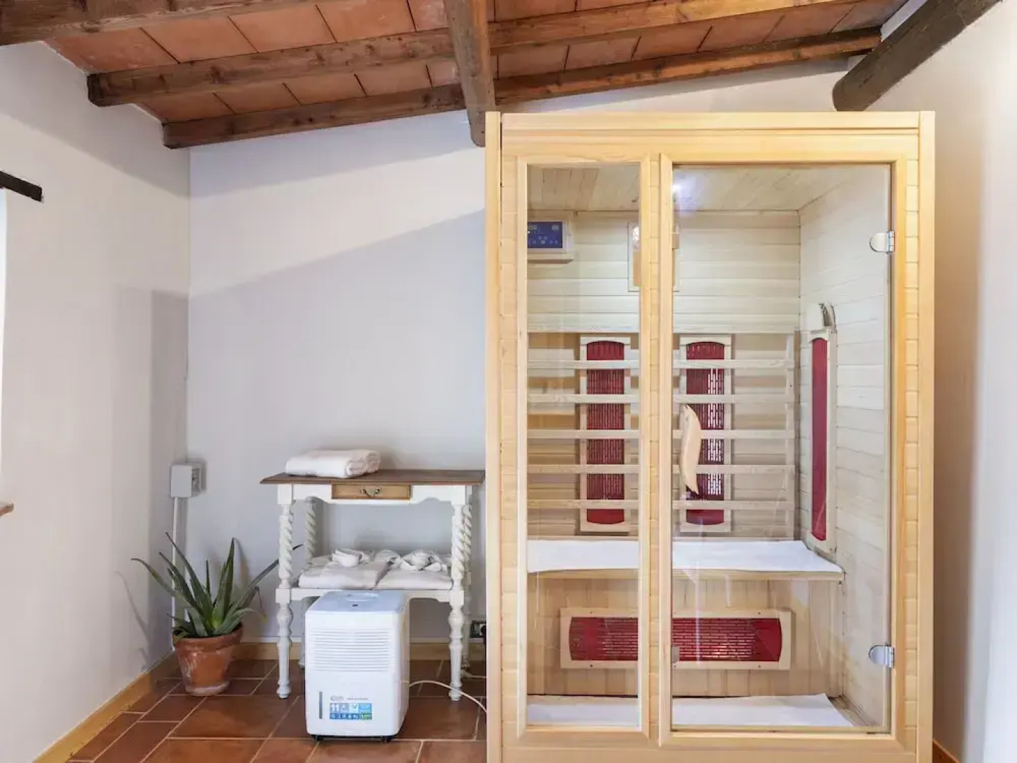 Vintage Holiday Home in Montemagno Camaiore With Sauna
