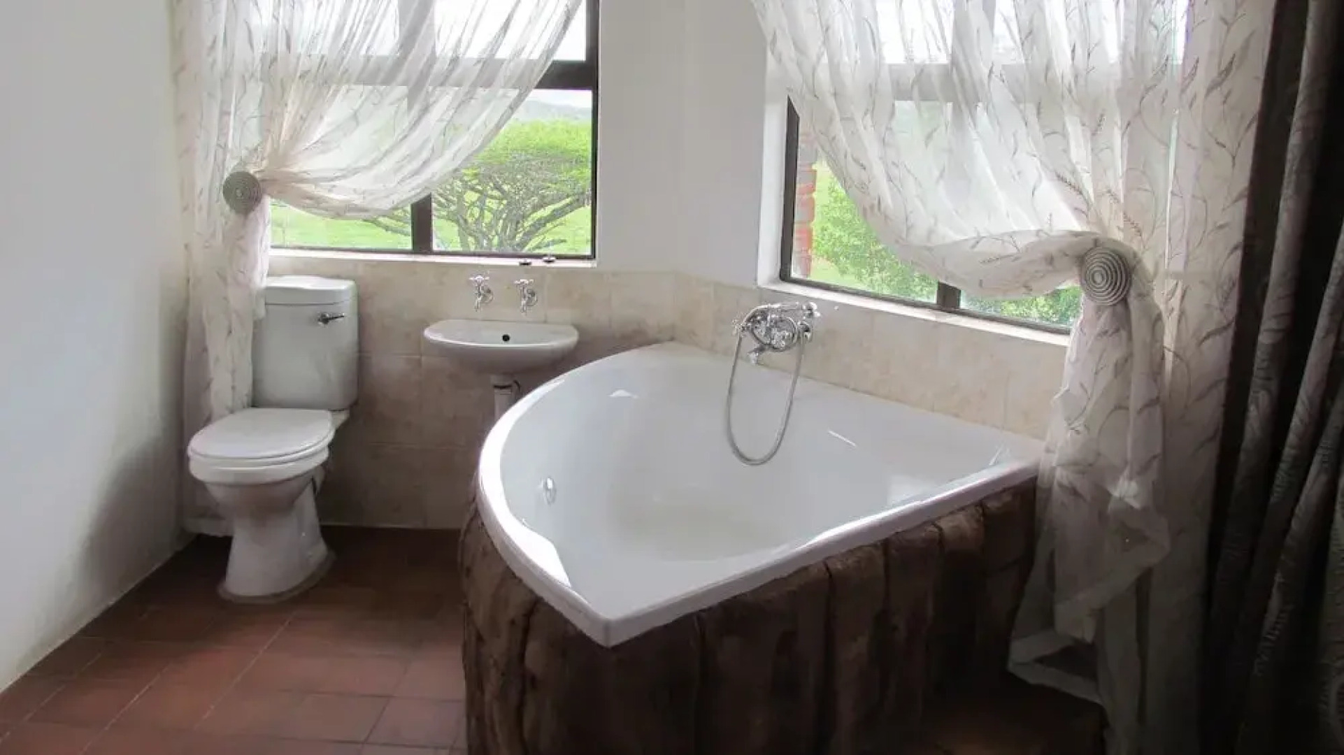 Buffalo Hill Safari Lodge