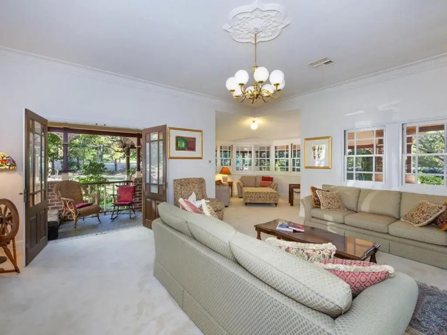 THE ELMS Berry Berry and Surrounds 4pm check out Sundays